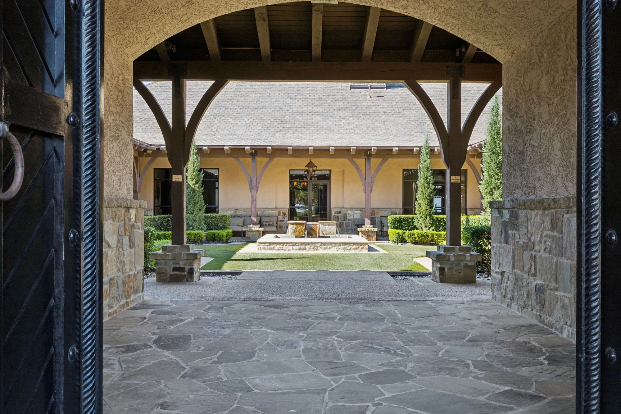 Property Slideshow image 33 of 37 | 11001 southerland dr, Denton, TX, 76207