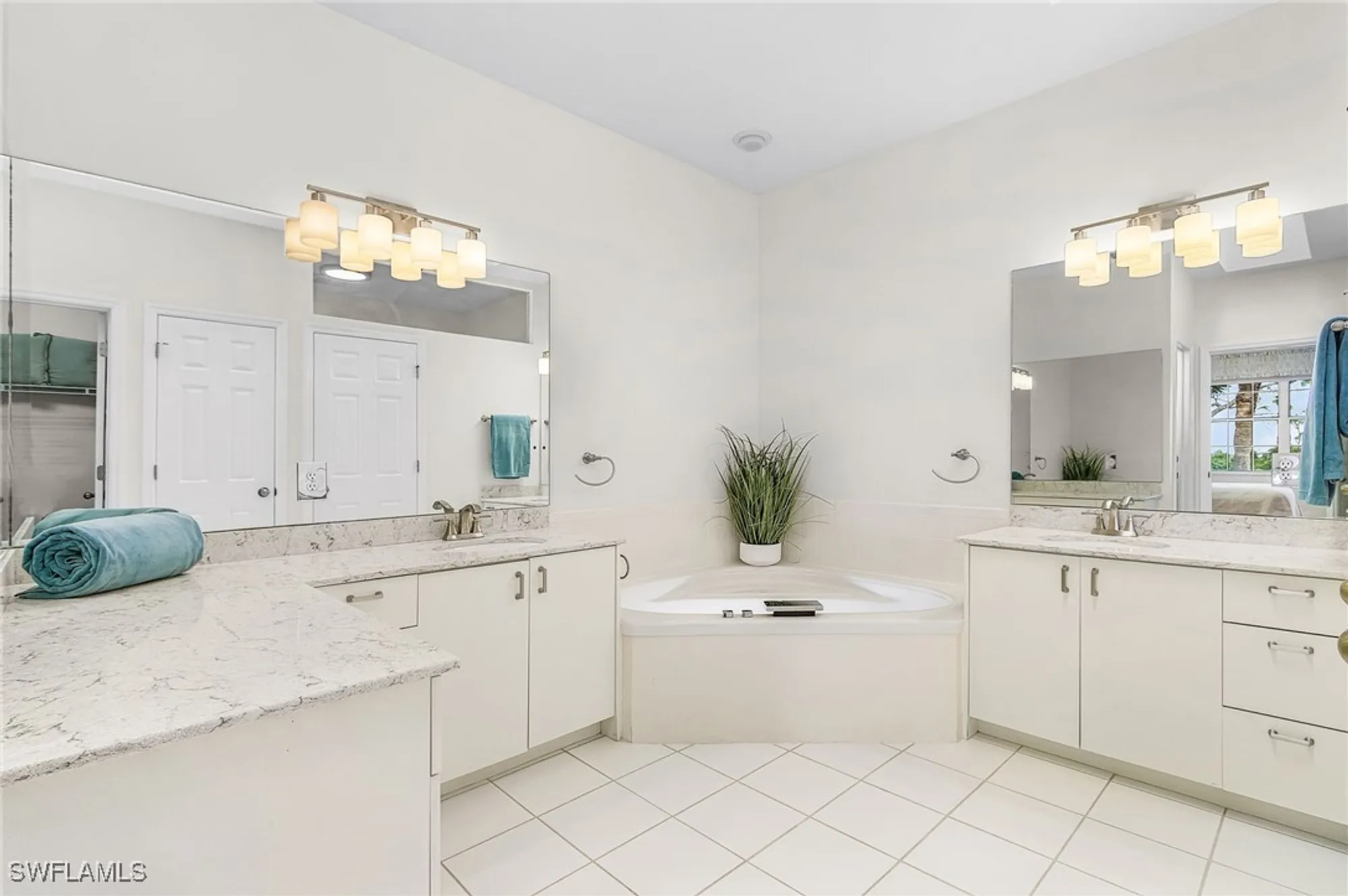 Property Slideshow image 15 of 38 | 25160 goldcrest dr 821, Bonita Springs, FL, 34134