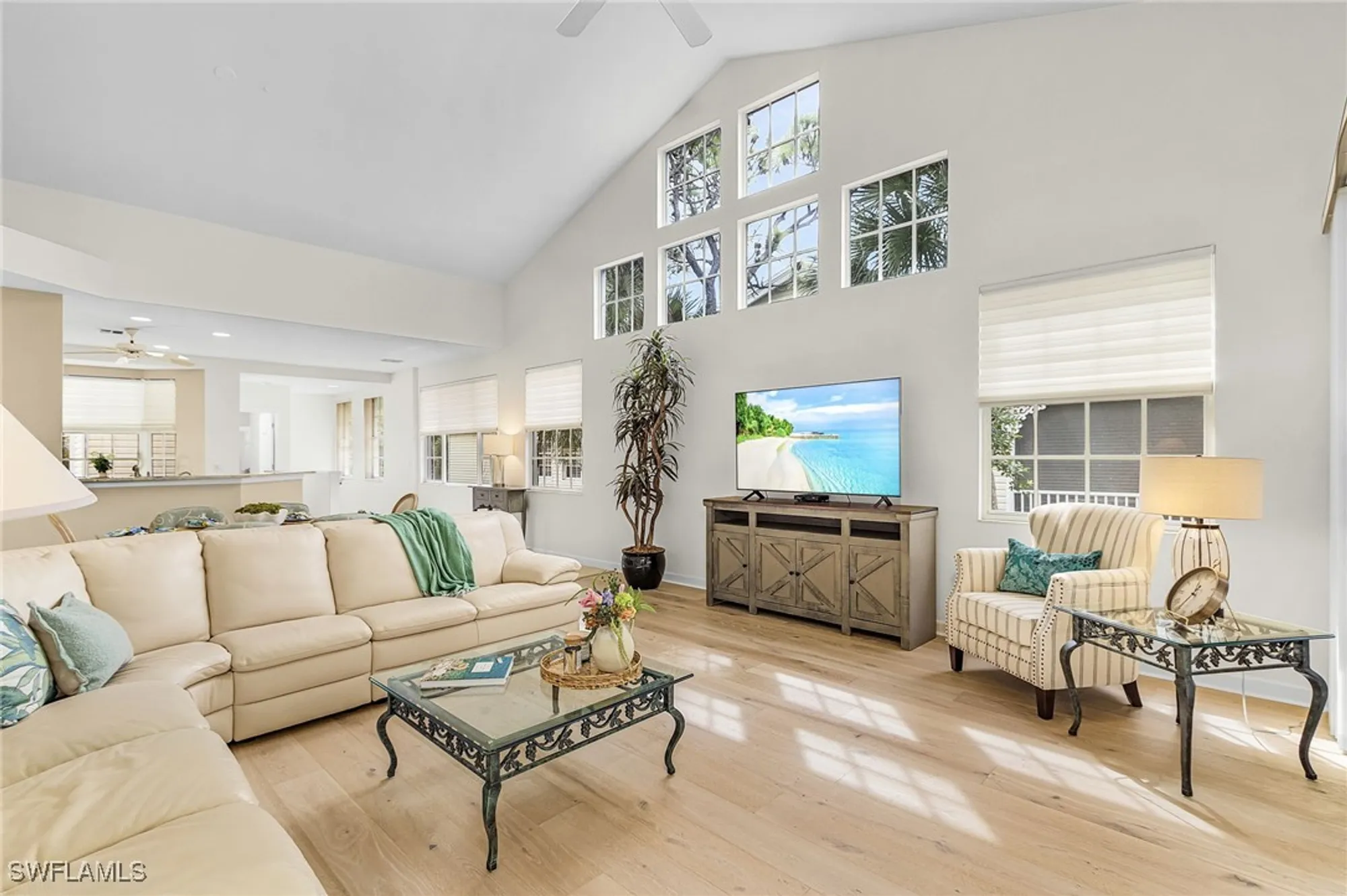 Property Slideshow image 1 of 38 | 25160 goldcrest dr 821, Bonita Springs, FL, 34134