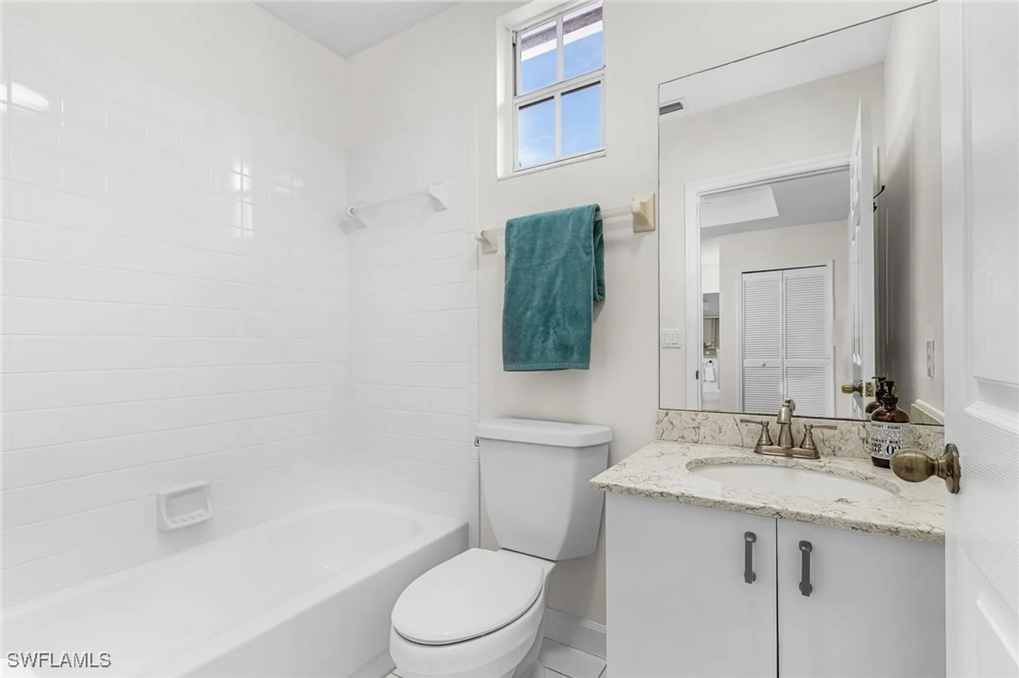 Property Slideshow image 24 of 38 | 25160 goldcrest dr 821, Bonita Springs, FL, 34134