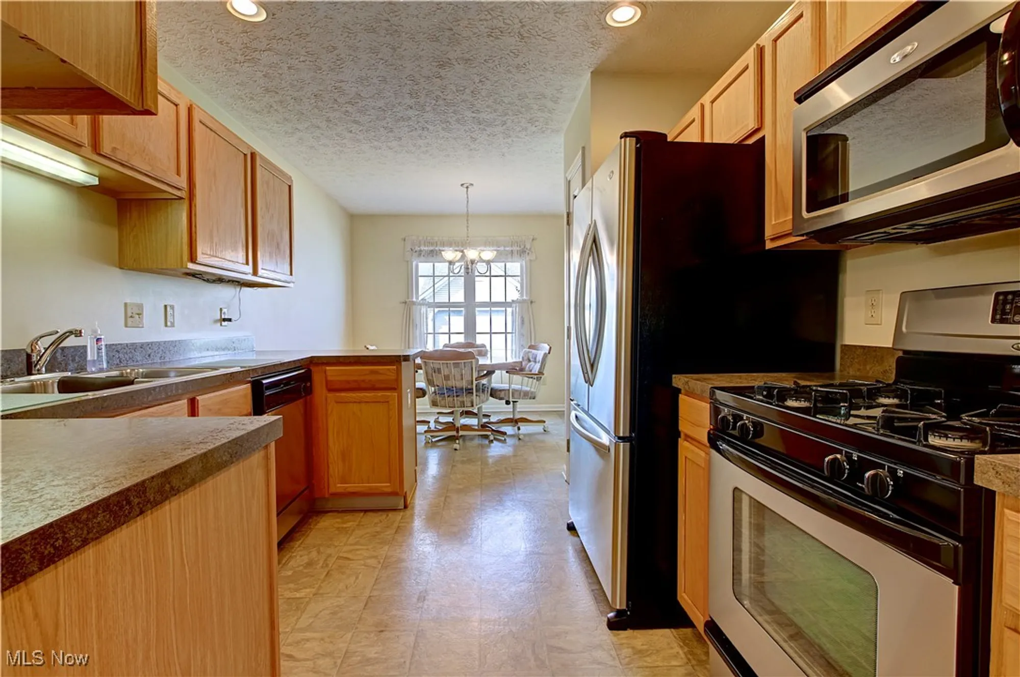 Property Slideshow image 14 of 29 | 327 breckenridge oval, Elyria, OH, 44035