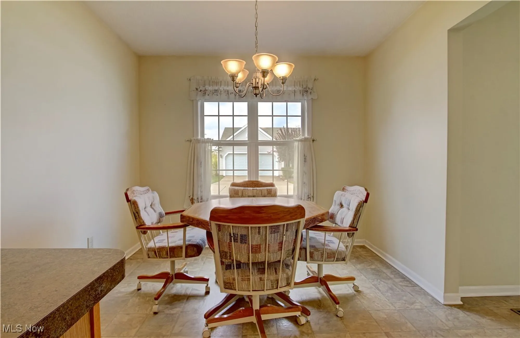 Property Slideshow image 15 of 29 | 327 breckenridge oval, Elyria, OH, 44035