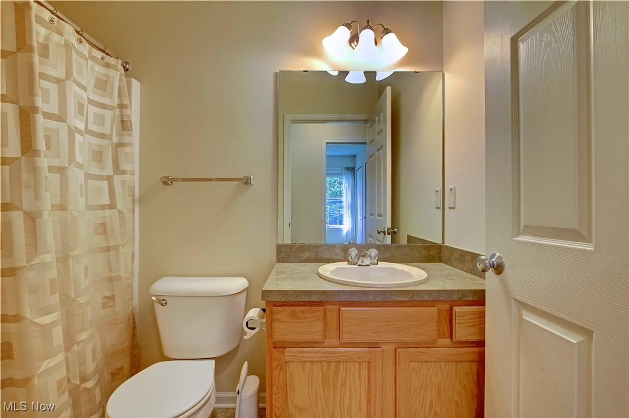 Property Slideshow image 16 of 29 | 327 breckenridge oval, Elyria, OH, 44035