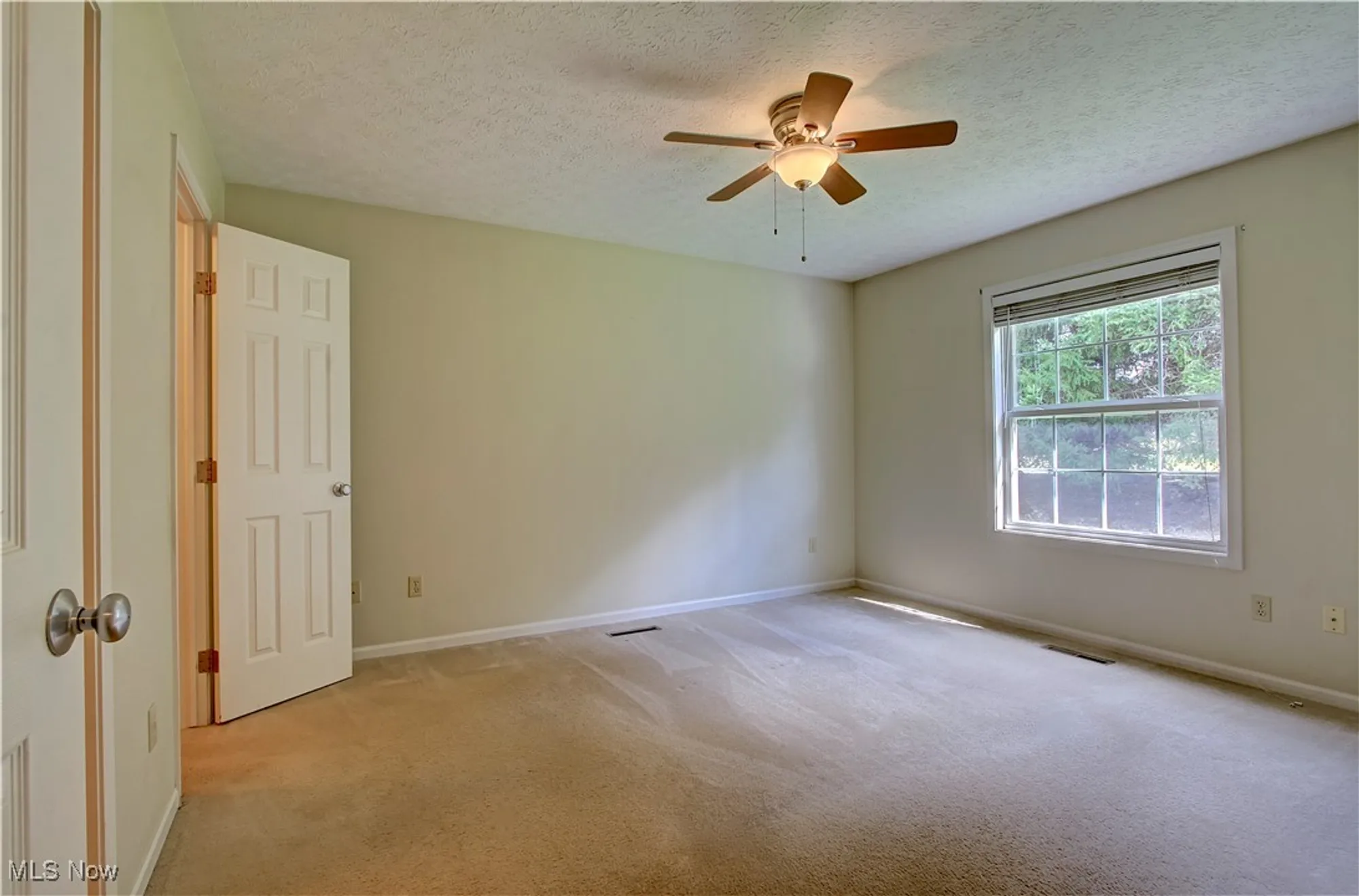 Property Slideshow image 17 of 29 | 327 breckenridge oval, Elyria, OH, 44035