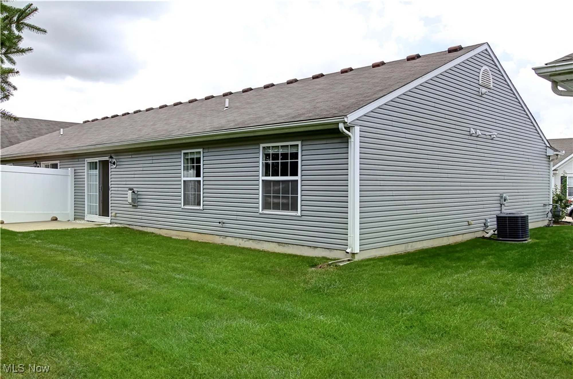 Property Slideshow image 25 of 29 | 327 breckenridge oval, Elyria, OH, 44035