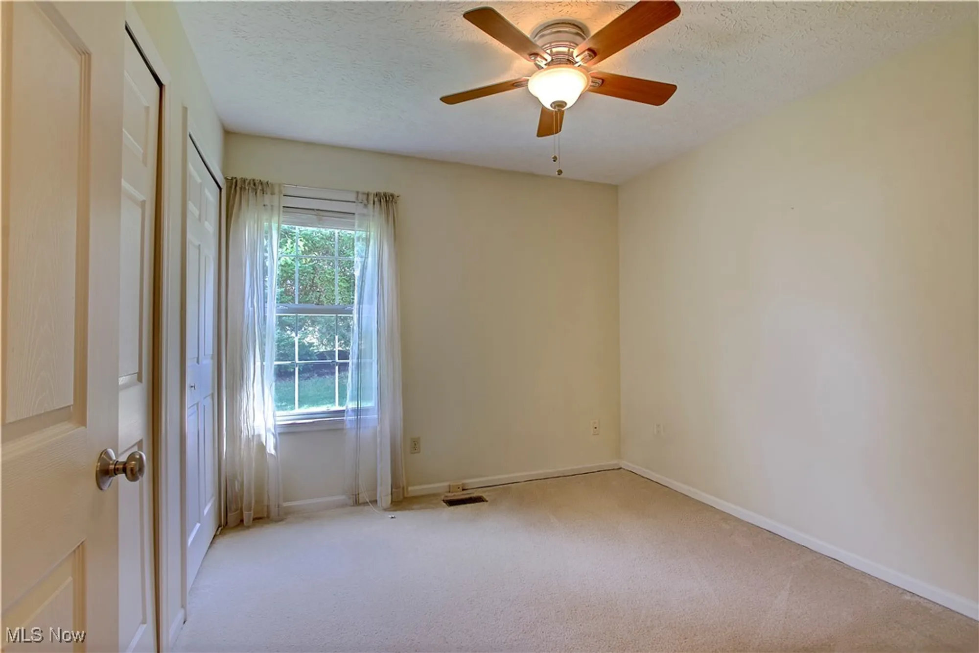 Property Slideshow image 21 of 29 | 327 breckenridge oval, Elyria, OH, 44035