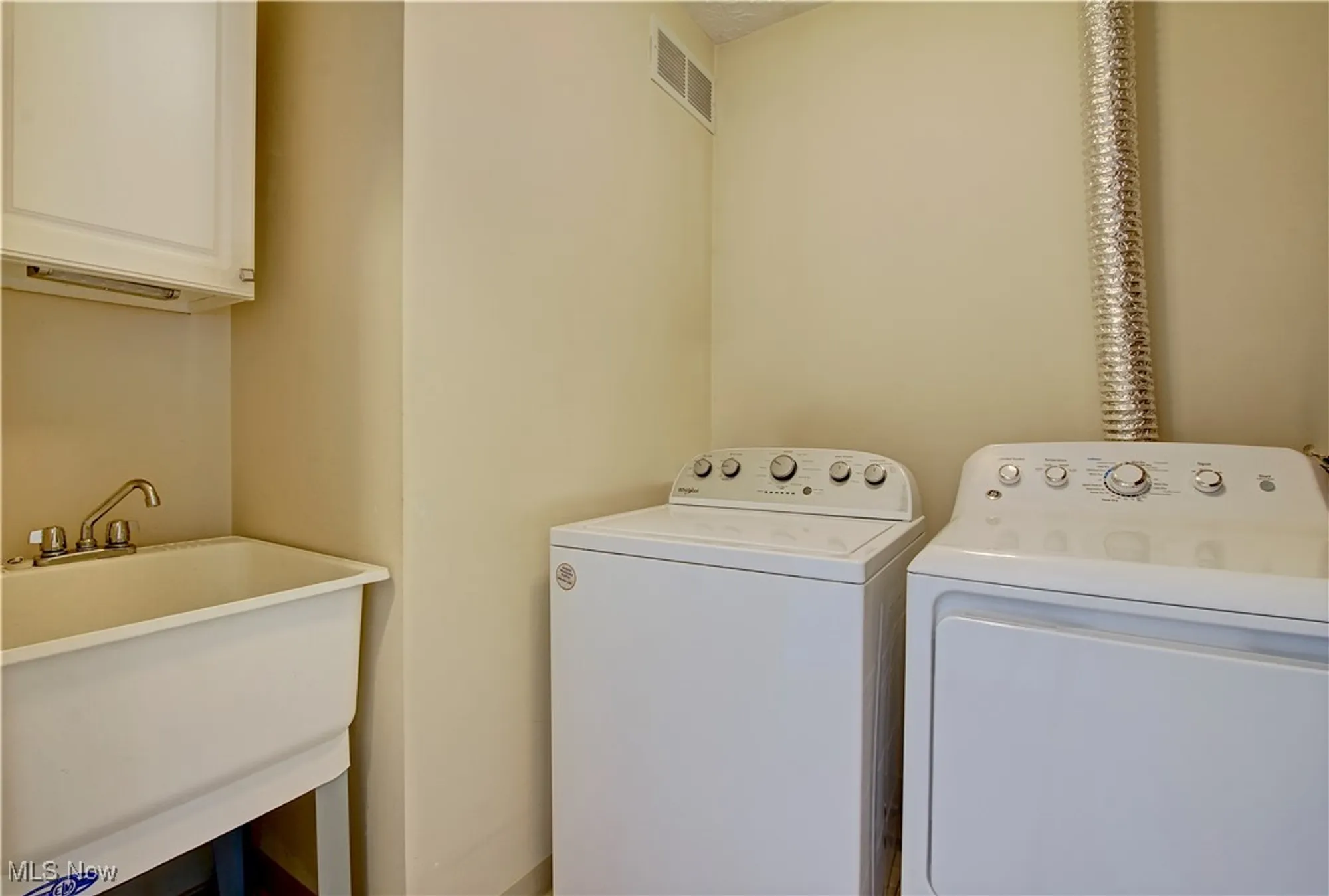 Property Slideshow image 23 of 29 | 327 breckenridge oval, Elyria, OH, 44035