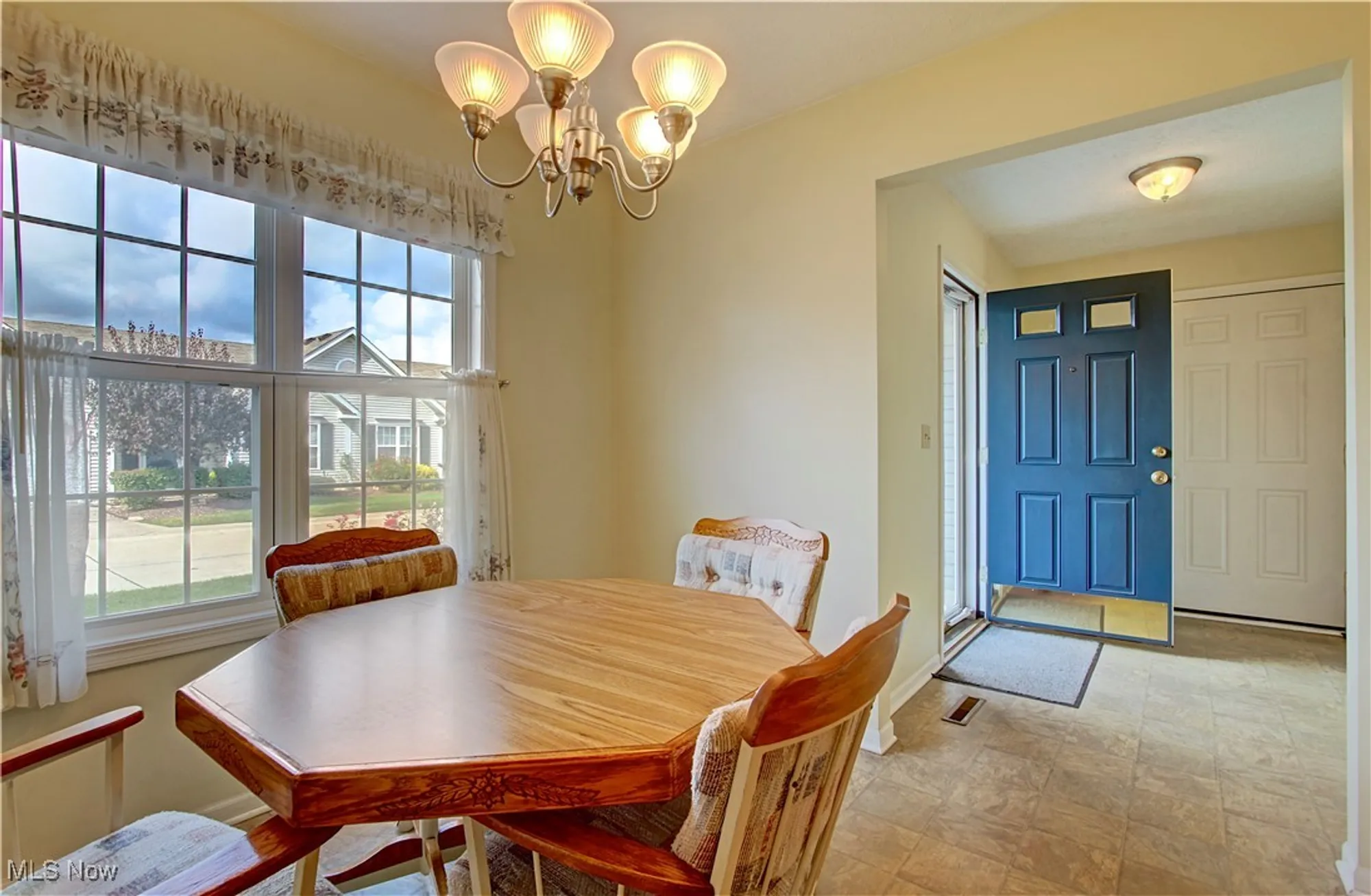 Property Slideshow image 9 of 29 | 327 breckenridge oval, Elyria, OH, 44035