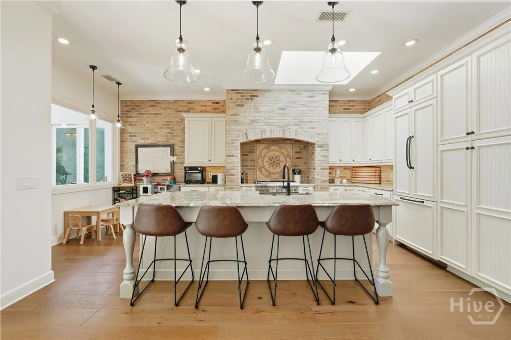 Property Slideshow image 14 of 51 | 2 priory rd, Savannah, GA, 31411