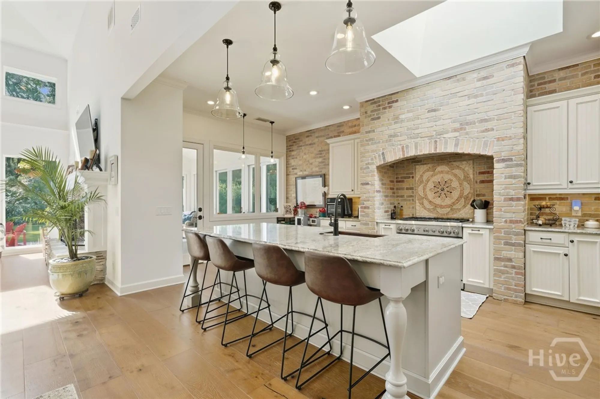 Property Slideshow image 16 of 51 | 2 priory rd, Savannah, GA, 31411