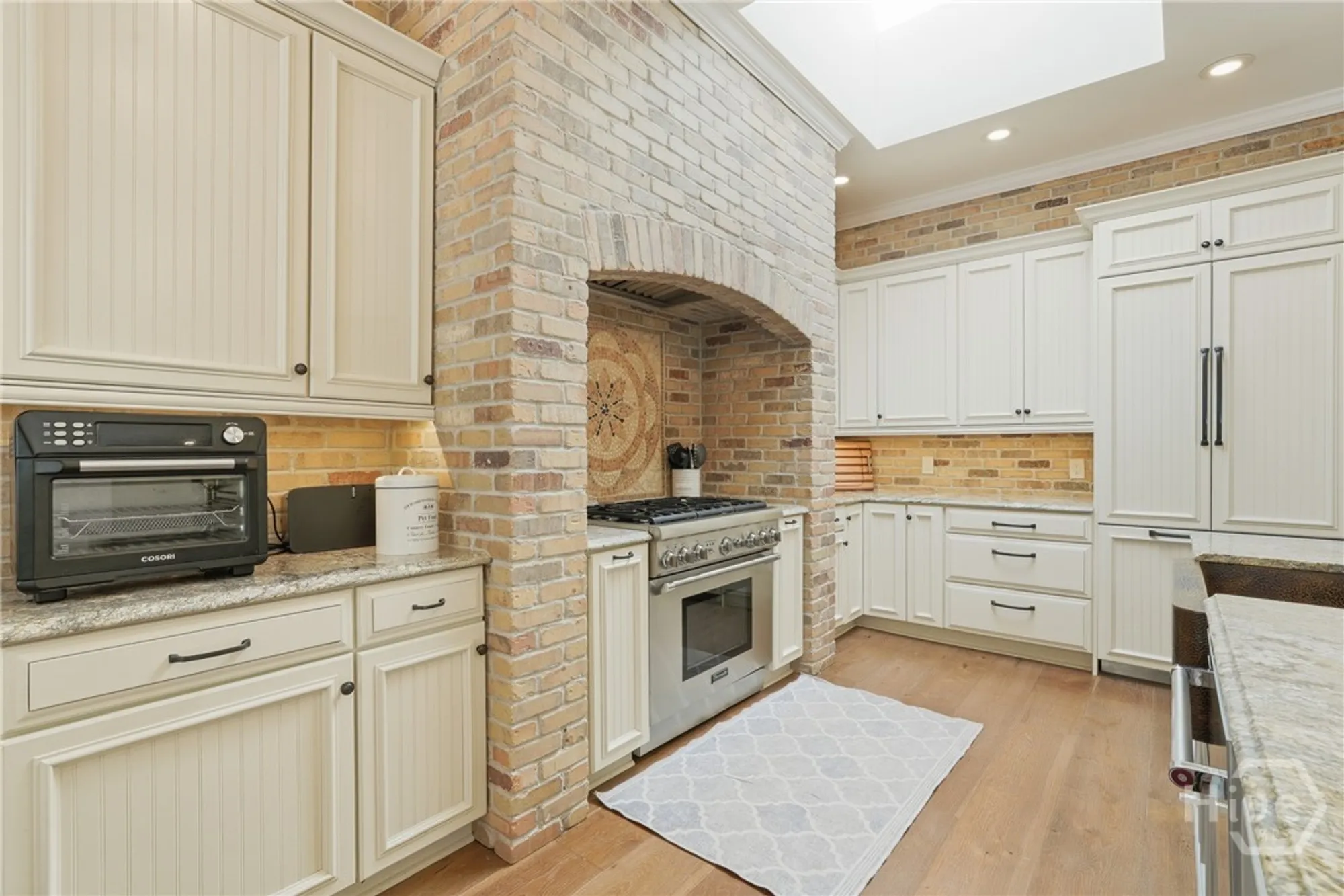 Property Slideshow image 18 of 51 | 2 priory rd, Savannah, GA, 31411