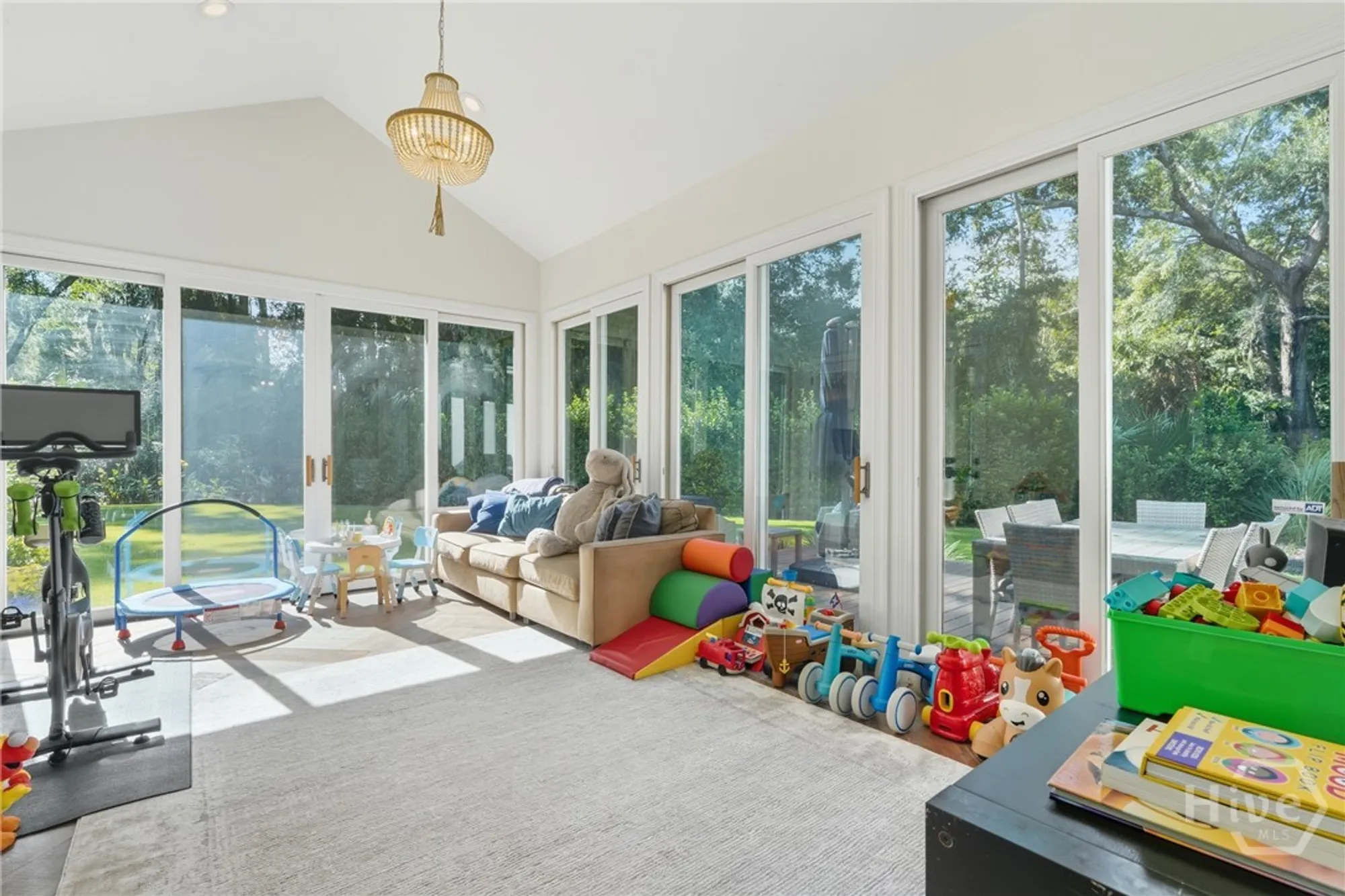 Property Slideshow image 19 of 51 | 2 priory rd, Savannah, GA, 31411