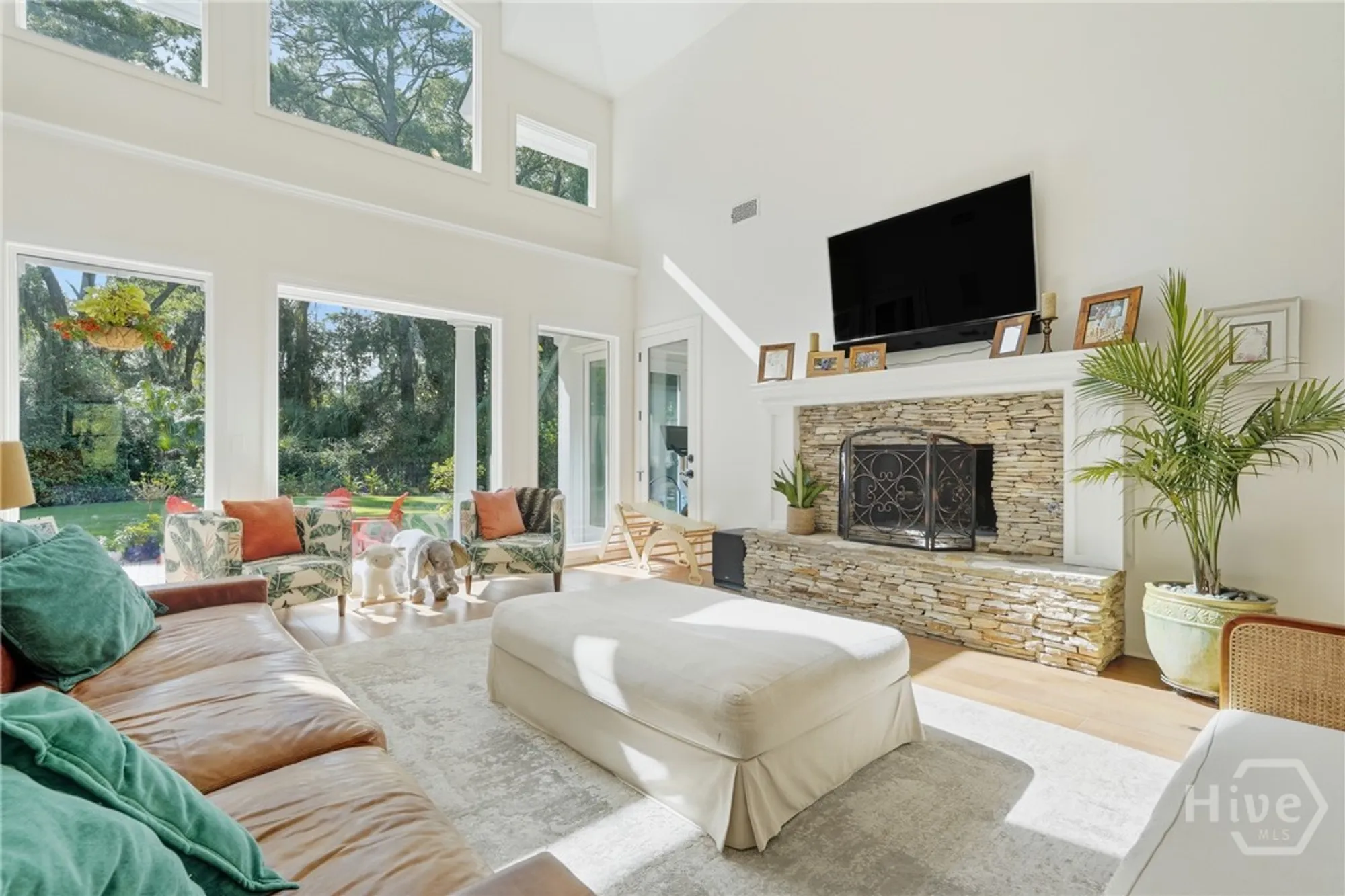 Property Slideshow image 11 of 51 | 2 priory rd, Savannah, GA, 31411
