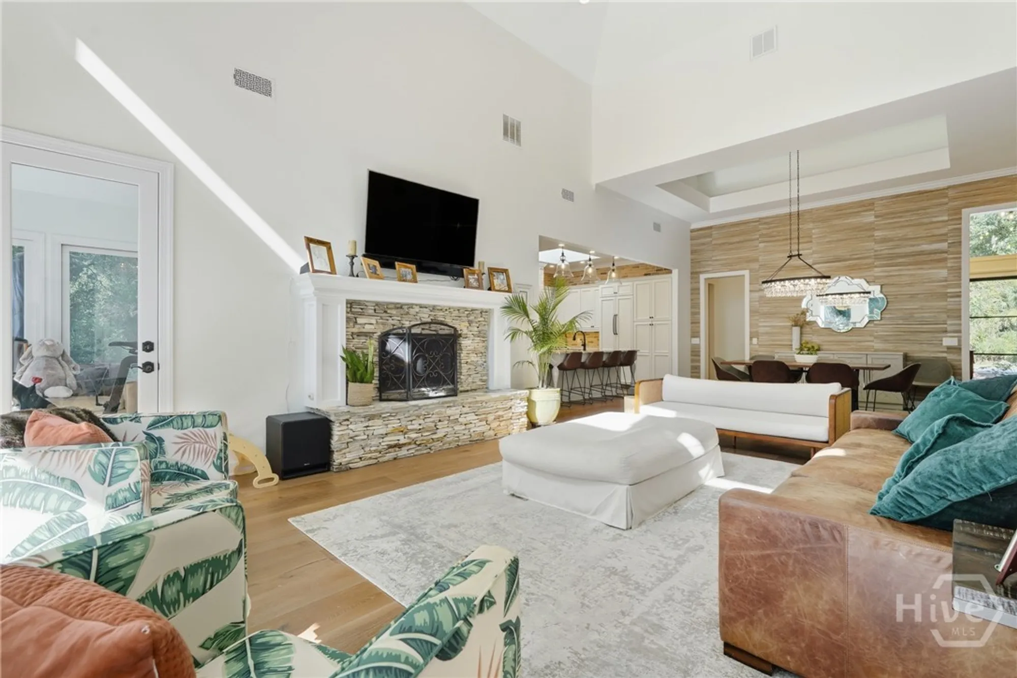 Property Slideshow image 13 of 51 | 2 priory rd, Savannah, GA, 31411