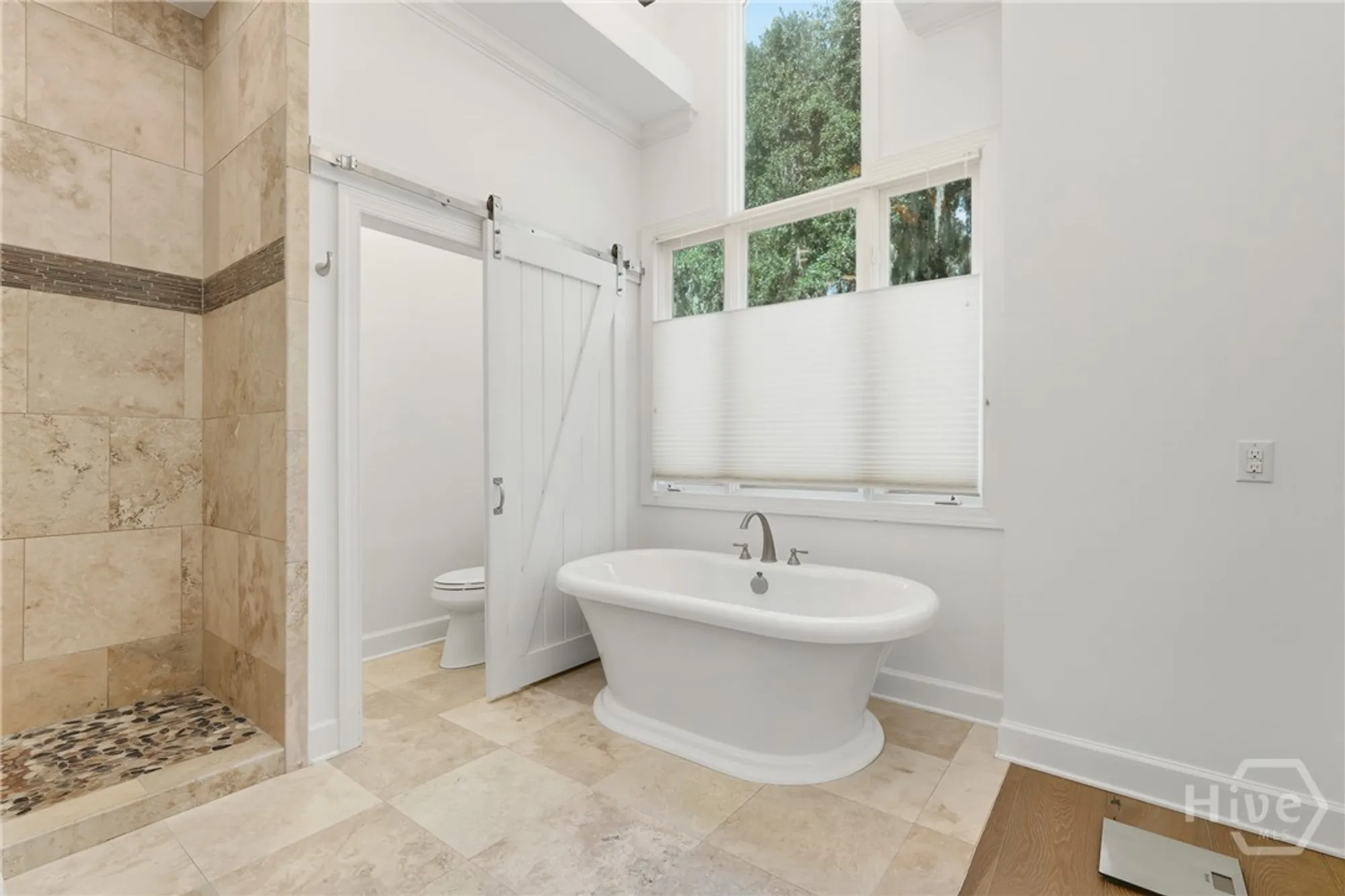 Property Slideshow image 26 of 51 | 2 priory rd, Savannah, GA, 31411