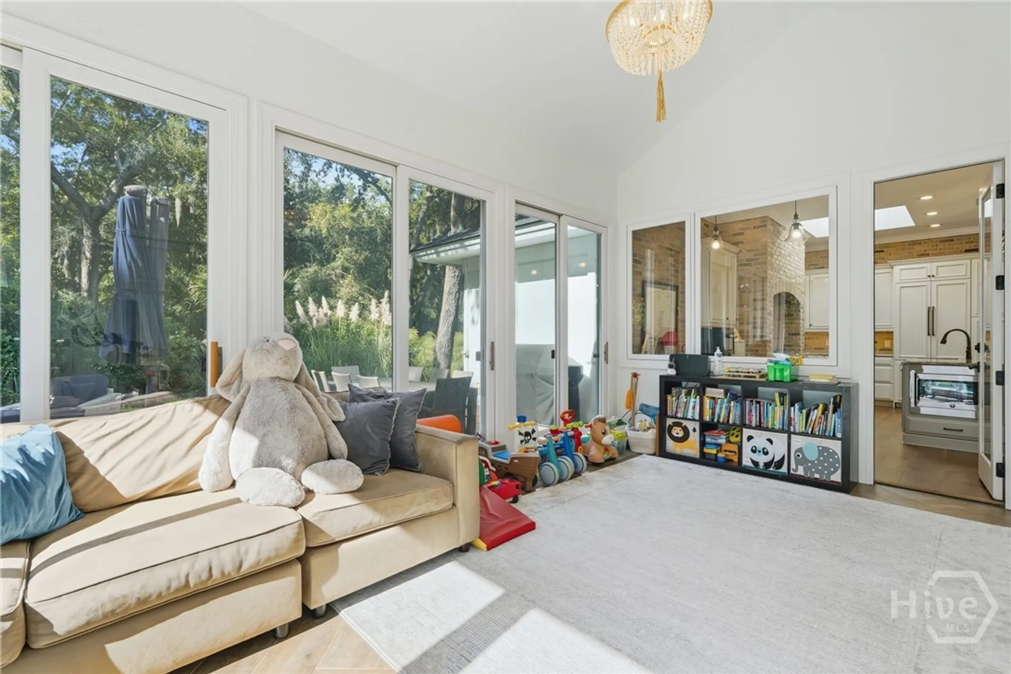 Property Slideshow image 20 of 51 | 2 priory rd, Savannah, GA, 31411