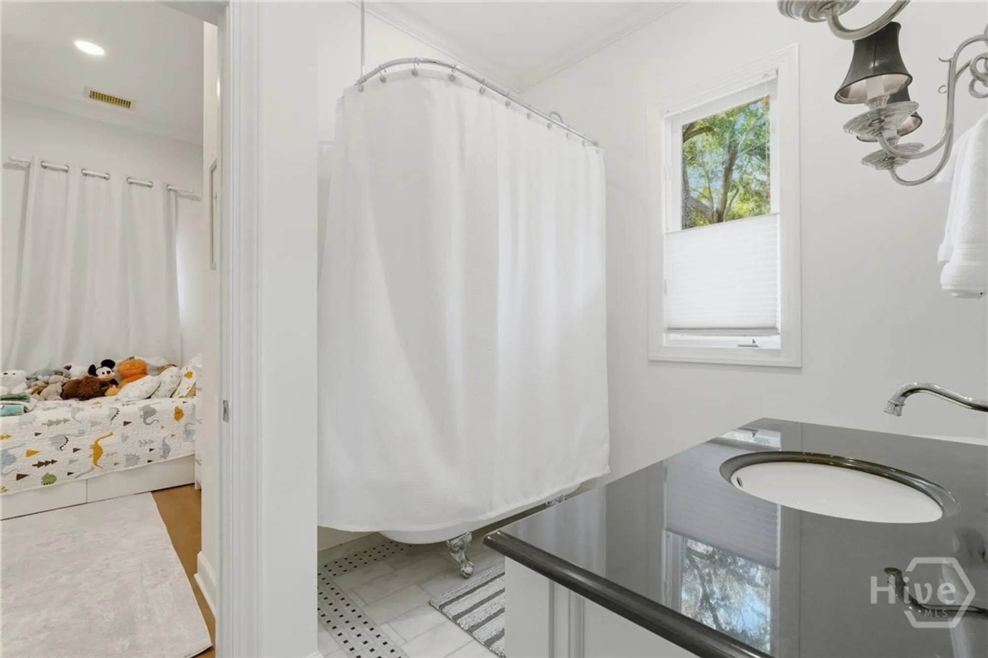 Property Slideshow image 40 of 51 | 2 priory rd, Savannah, GA, 31411