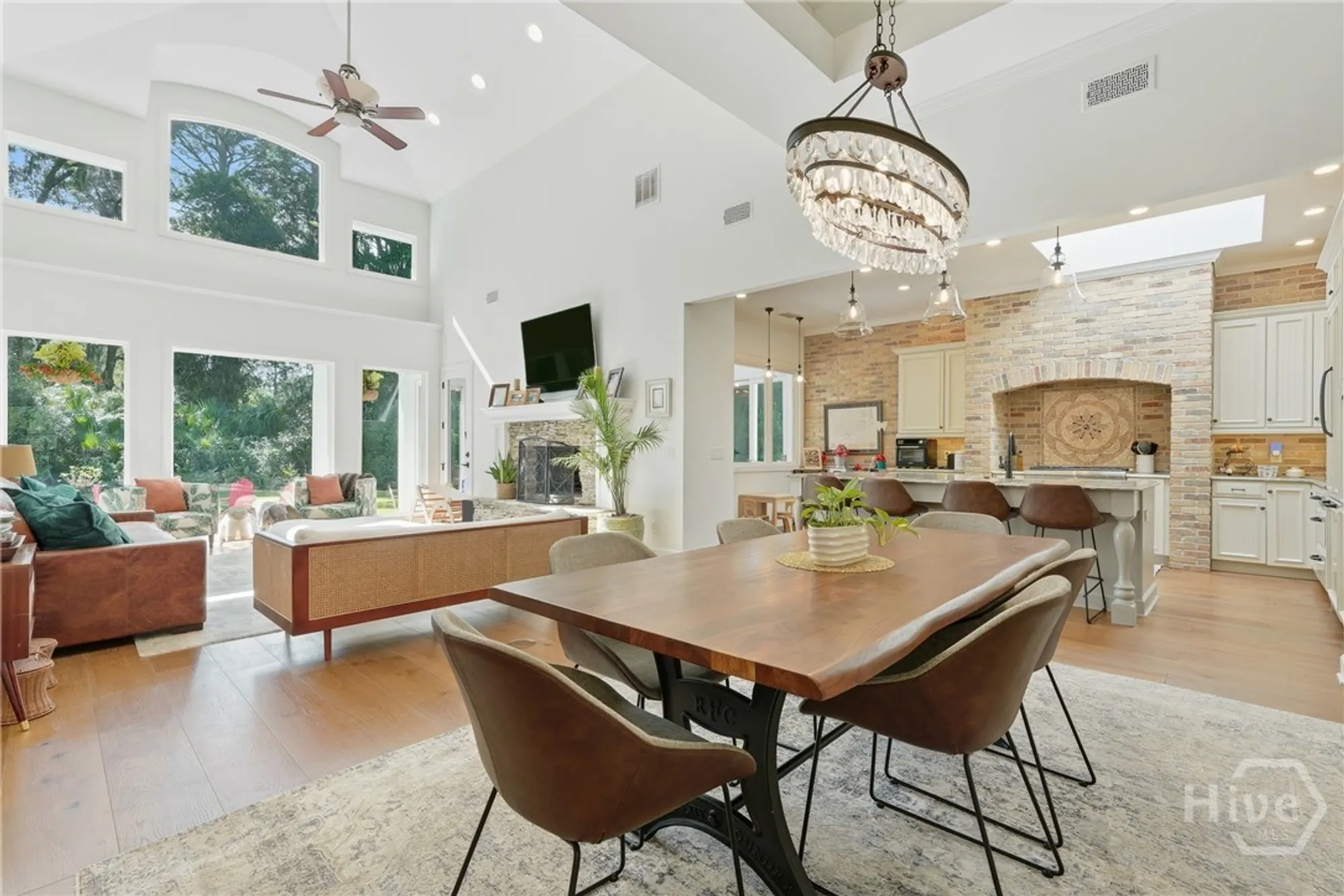 Property Slideshow image 7 of 51 | 2 priory rd, Savannah, GA, 31411