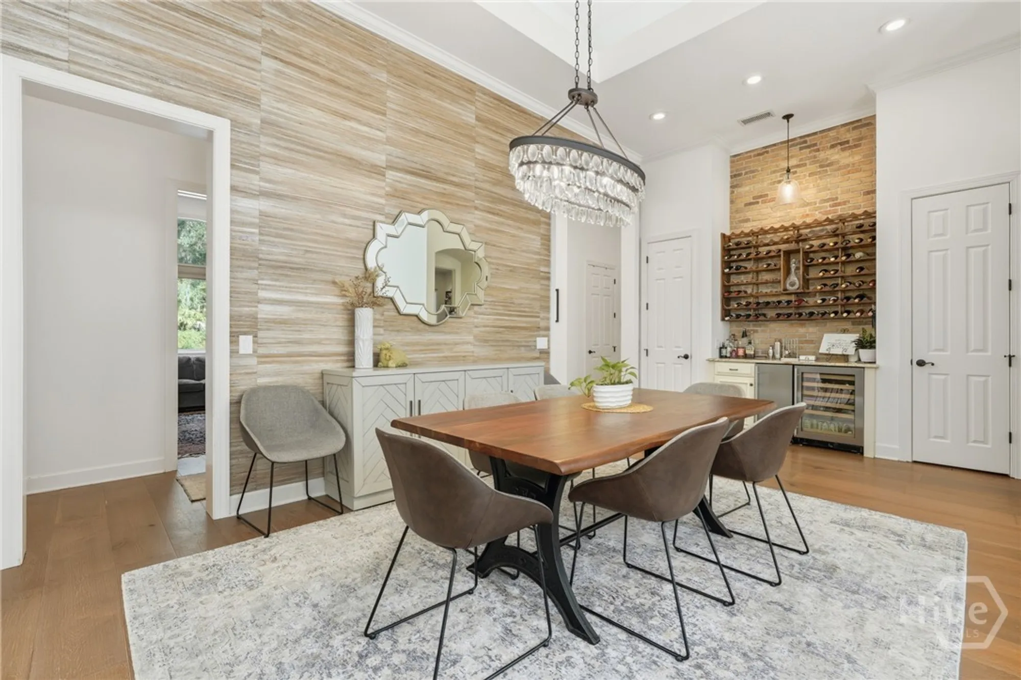 Property Slideshow image 9 of 51 | 2 priory rd, Savannah, GA, 31411