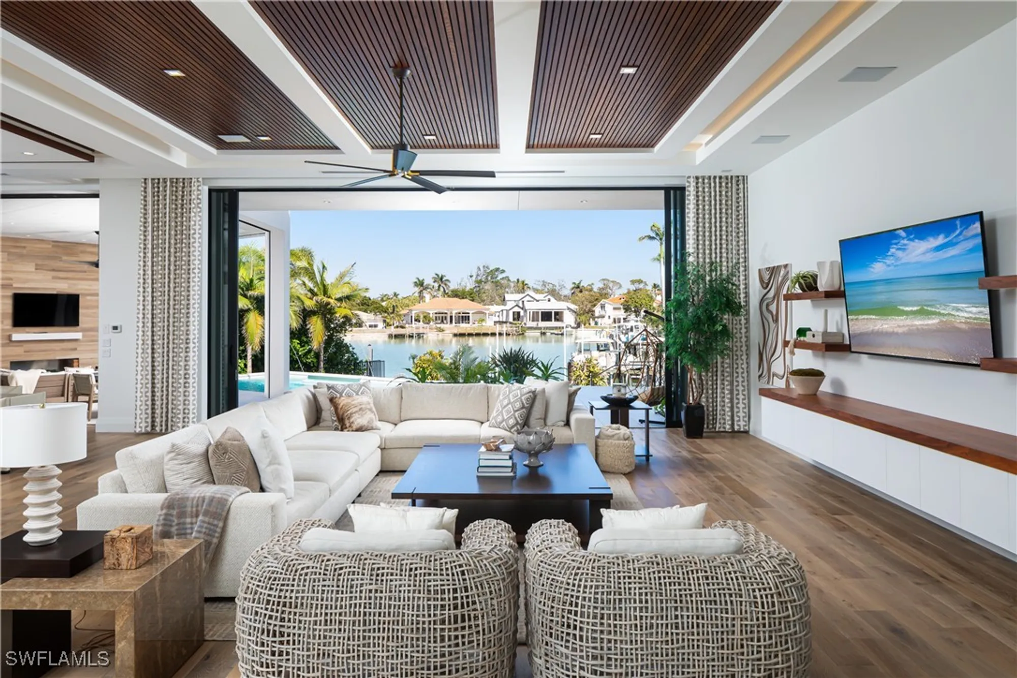 Property Slideshow image 14 of 50 | 441 mooring line dr, Naples, FL, 34102