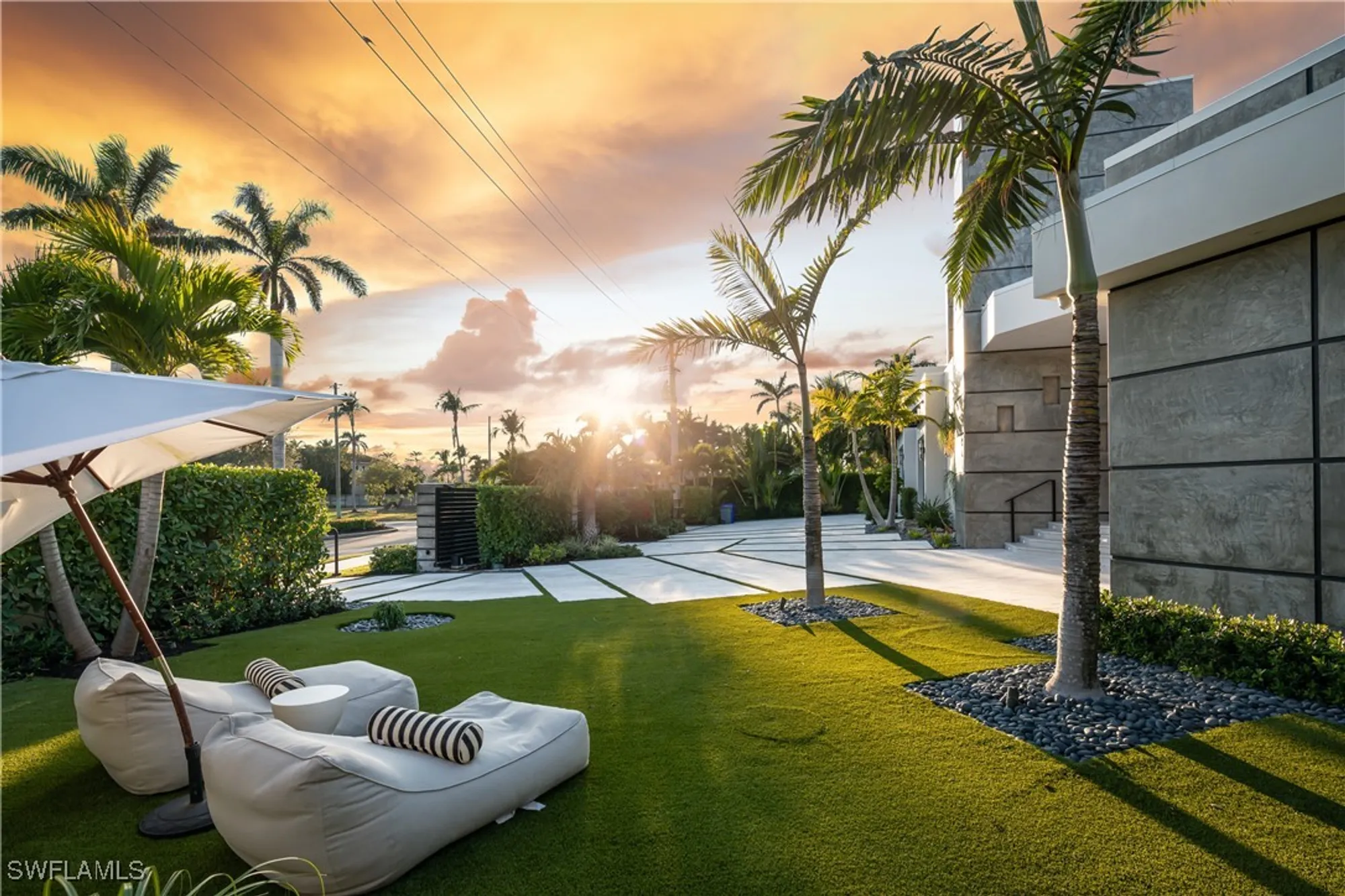 Property Slideshow image 11 of 50 | 441 mooring line dr, Naples, FL, 34102