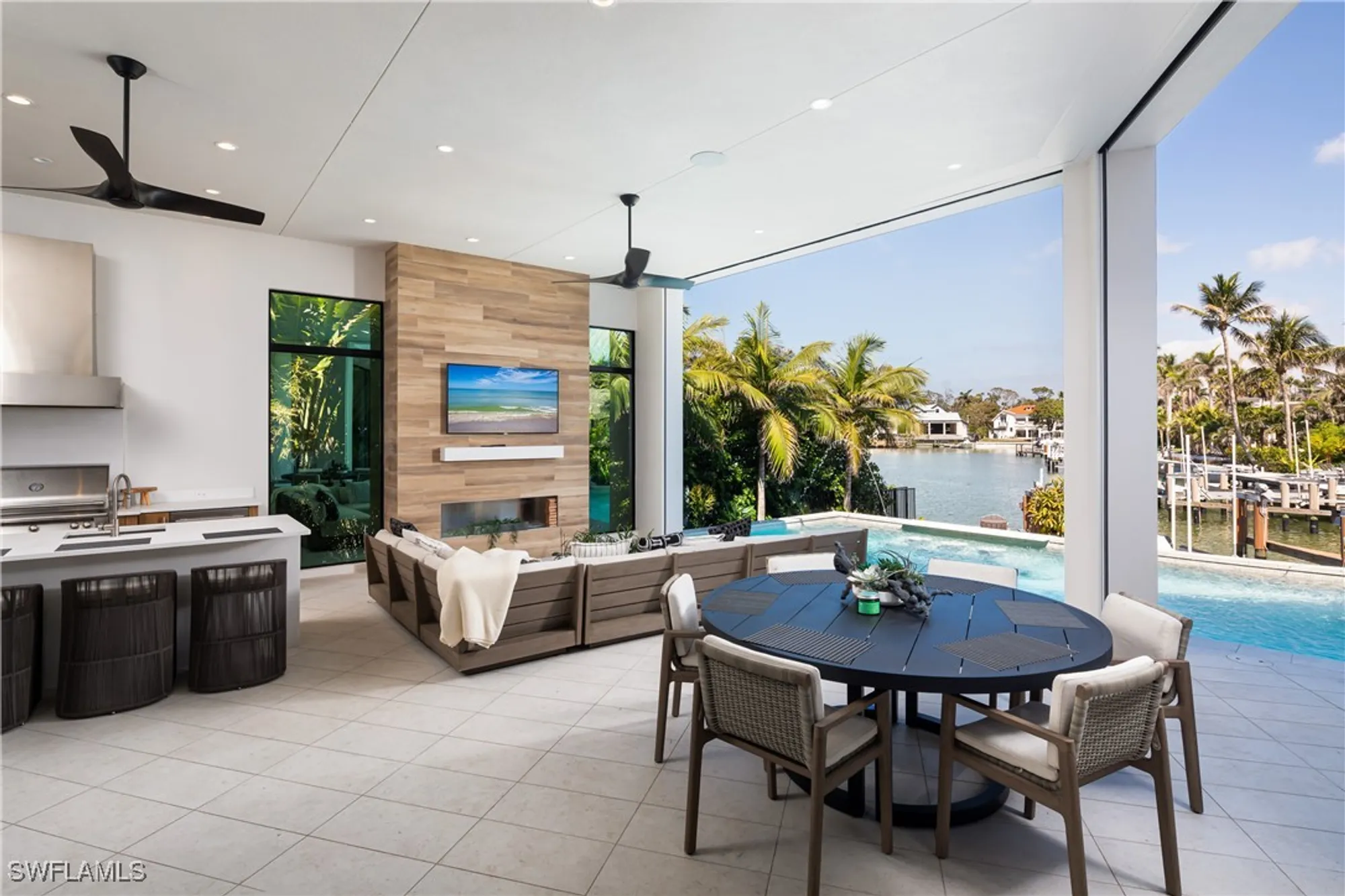 Property Slideshow image 23 of 50 | 441 mooring line dr, Naples, FL, 34102