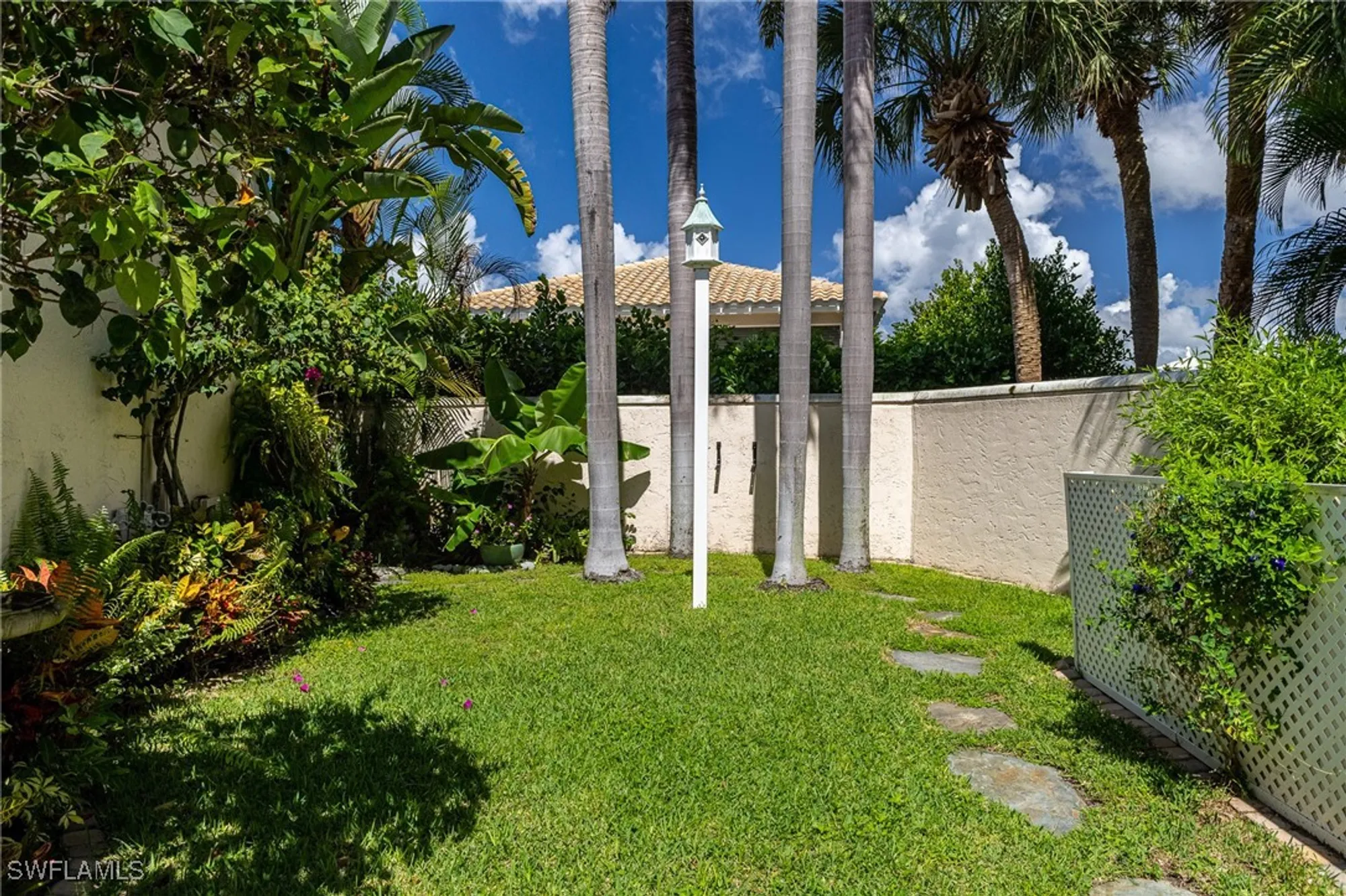 Property Slideshow image 8 of 46 | 7905 cocobay dr # 15, Naples, FL, 34108