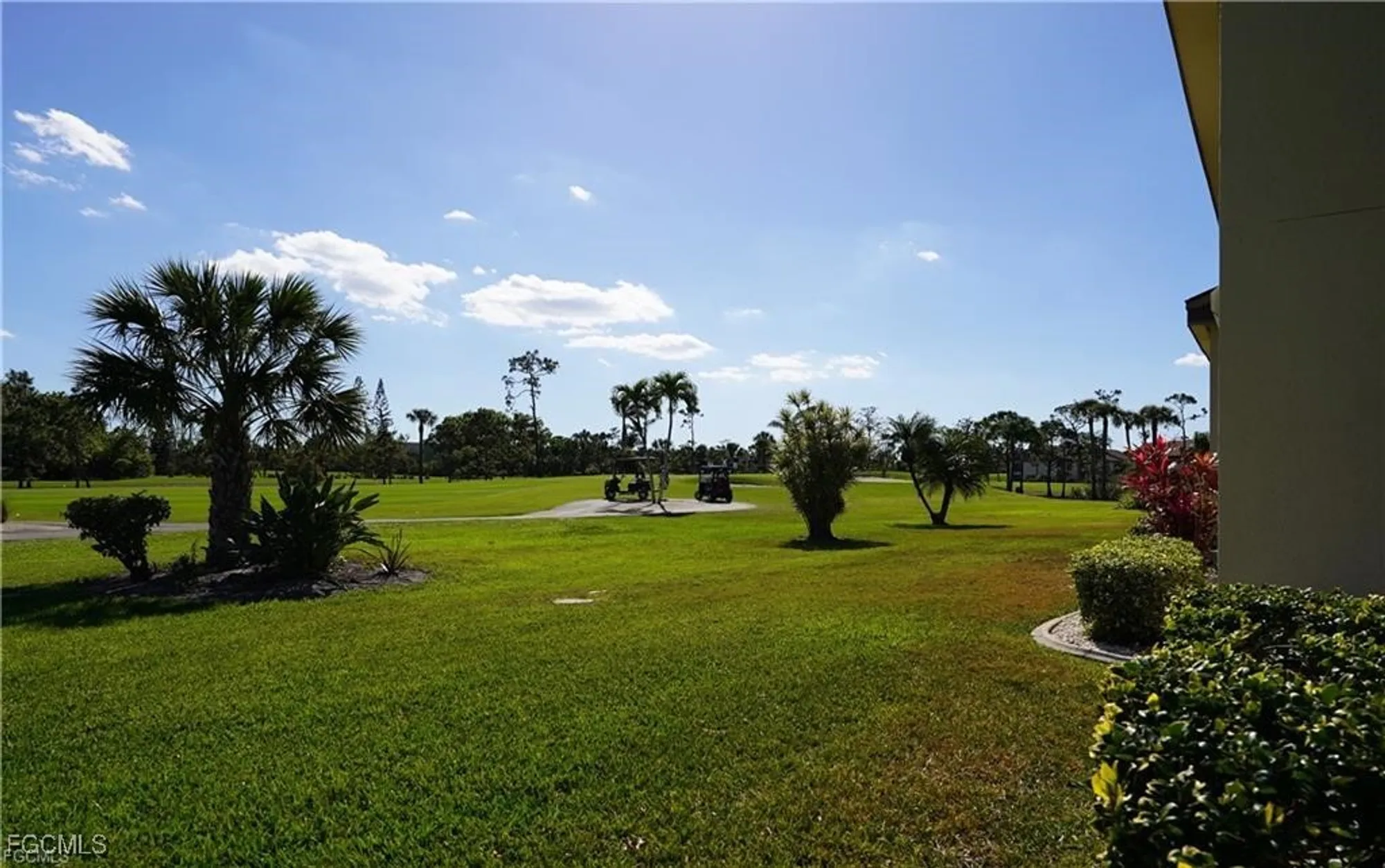 Property Slideshow image 11 of 13 | 5730 trailwinds dr 411, Fort Myers, FL, 33907