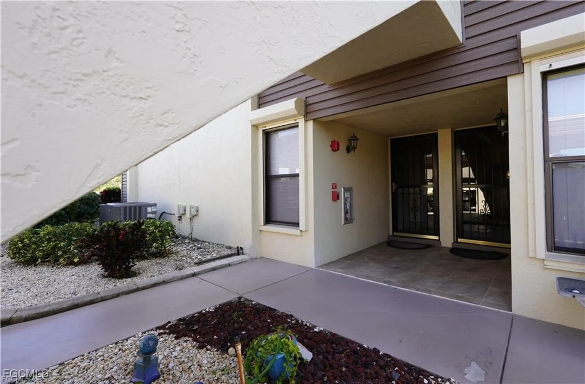 Property Slideshow image 2 of 13 | 5730 trailwinds dr 411, Fort Myers, FL, 33907