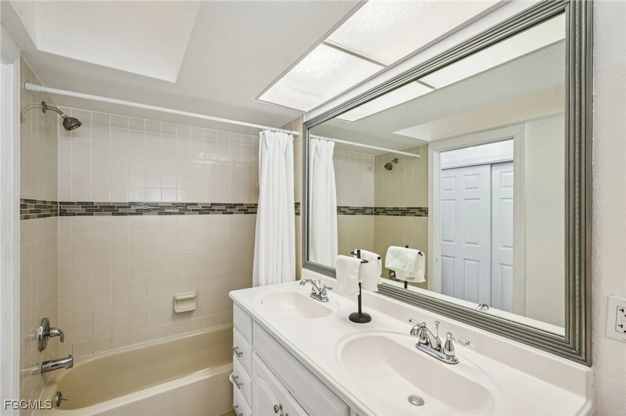 Property Slideshow image 19 of 47 | 14983 rivers edge ct apt 230, Fort Myers, FL, 33908