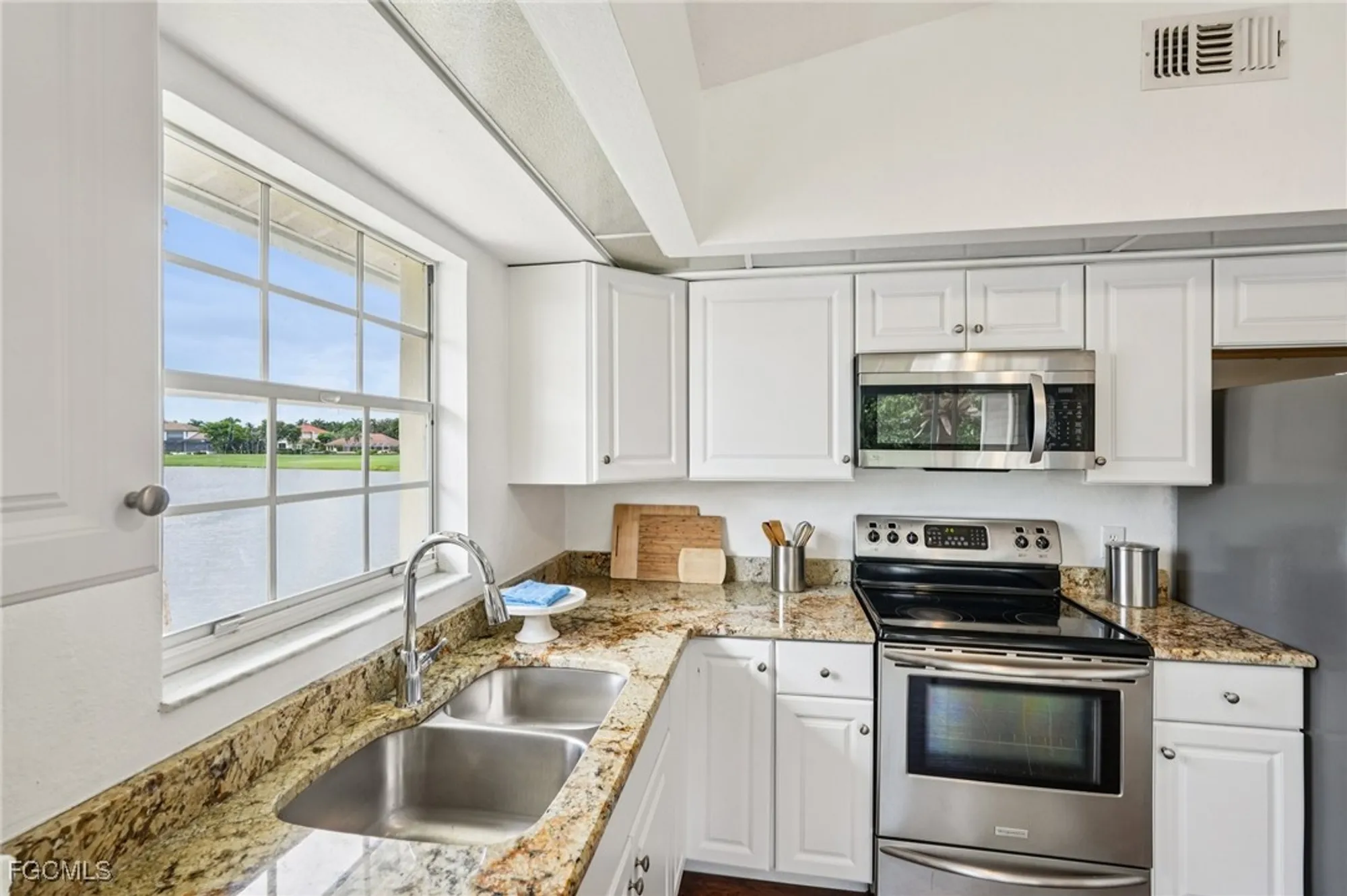 Property Slideshow image 10 of 47 | 14983 rivers edge ct apt 230, Fort Myers, FL, 33908