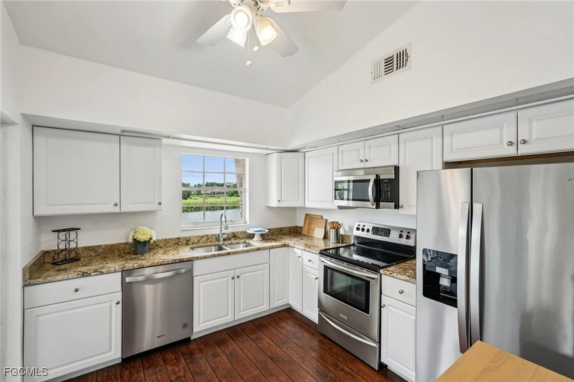 Property Slideshow image 11 of 47 | 14983 rivers edge ct apt 230, Fort Myers, FL, 33908