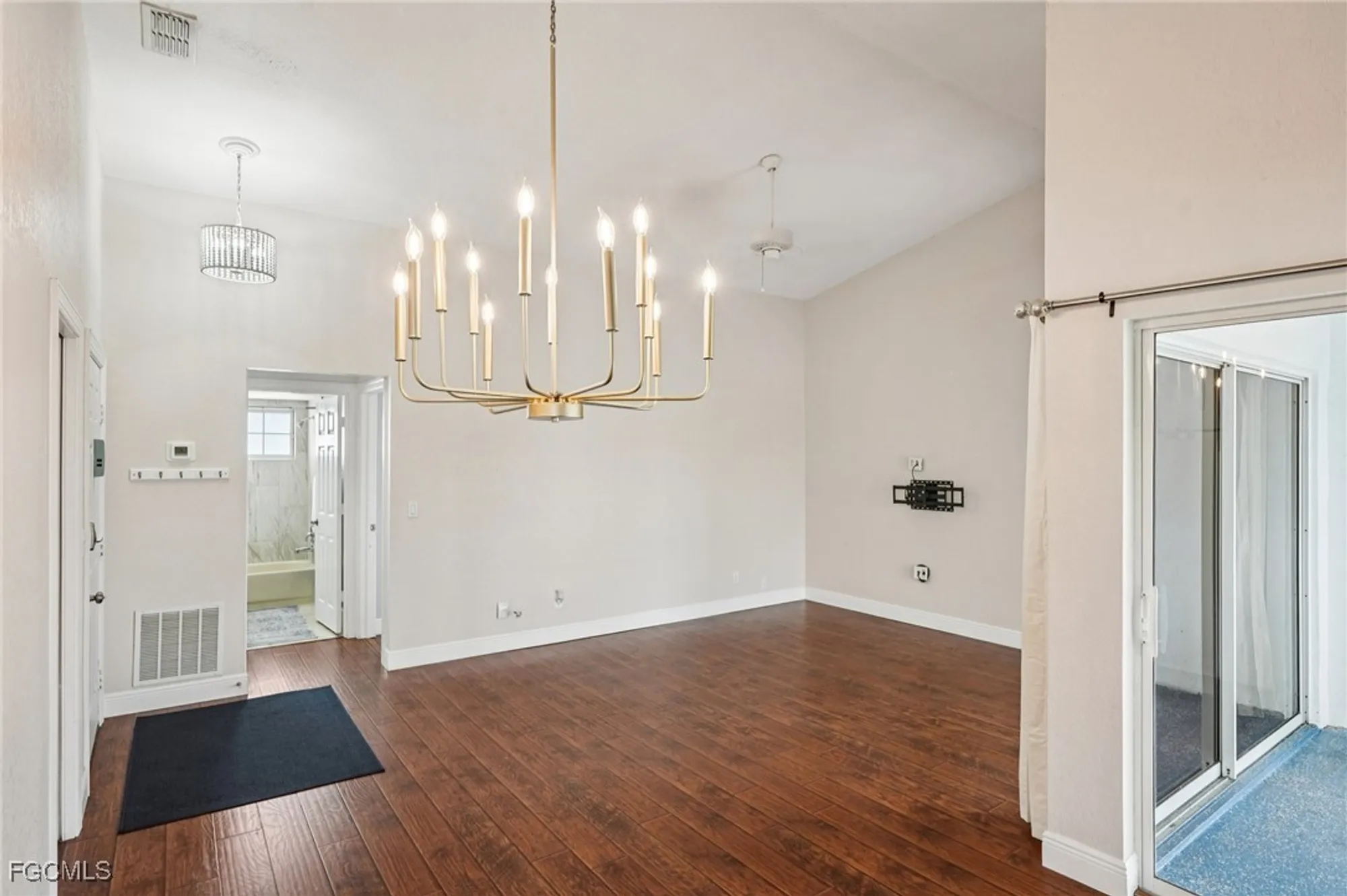 Property Slideshow image 13 of 47 | 14983 rivers edge ct apt 230, Fort Myers, FL, 33908