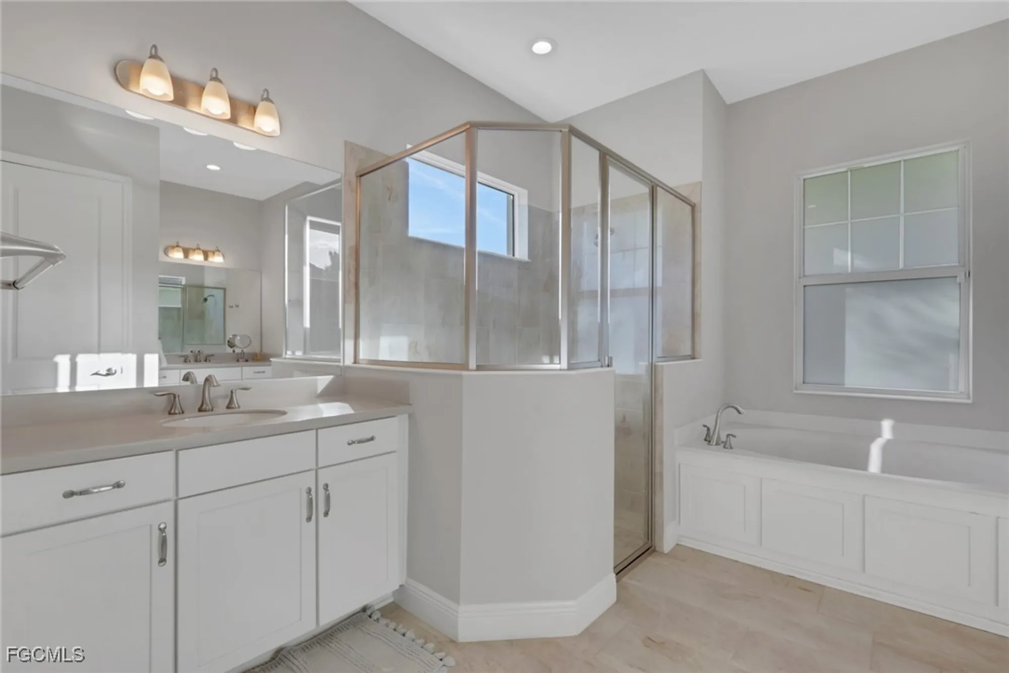 Property Slideshow image 12 of 45 | 11640 winding river dr, Fort Myers, FL, 33905