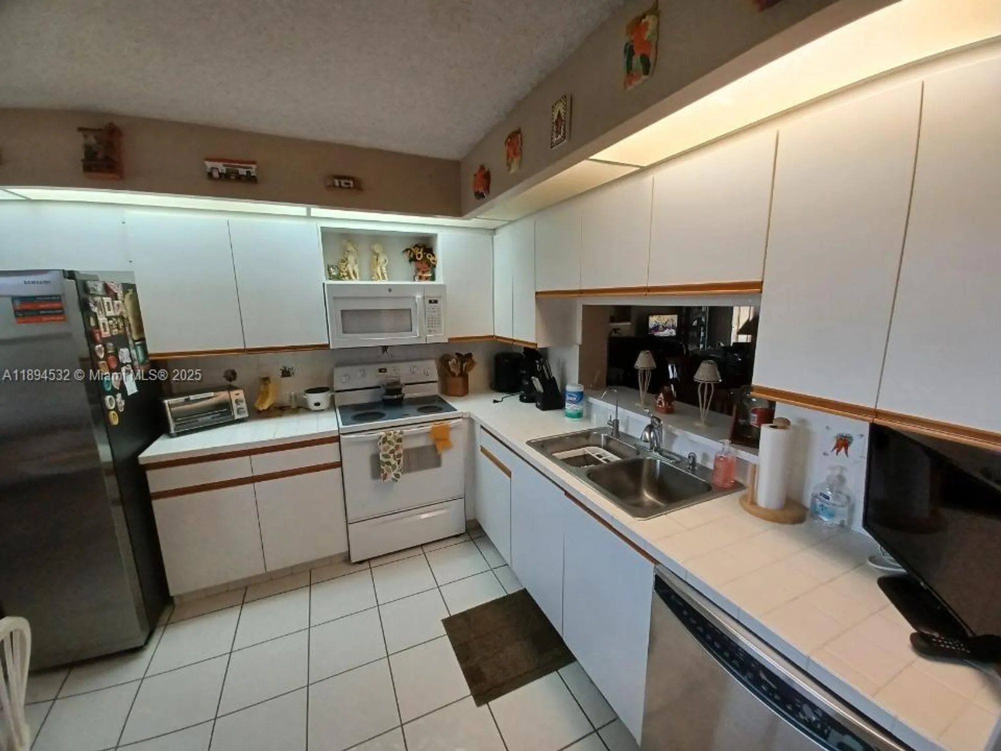 Property Slideshow image 5 of 15 | 13100 sw 11th ct 413c, Pembroke Pines, FL, 33027