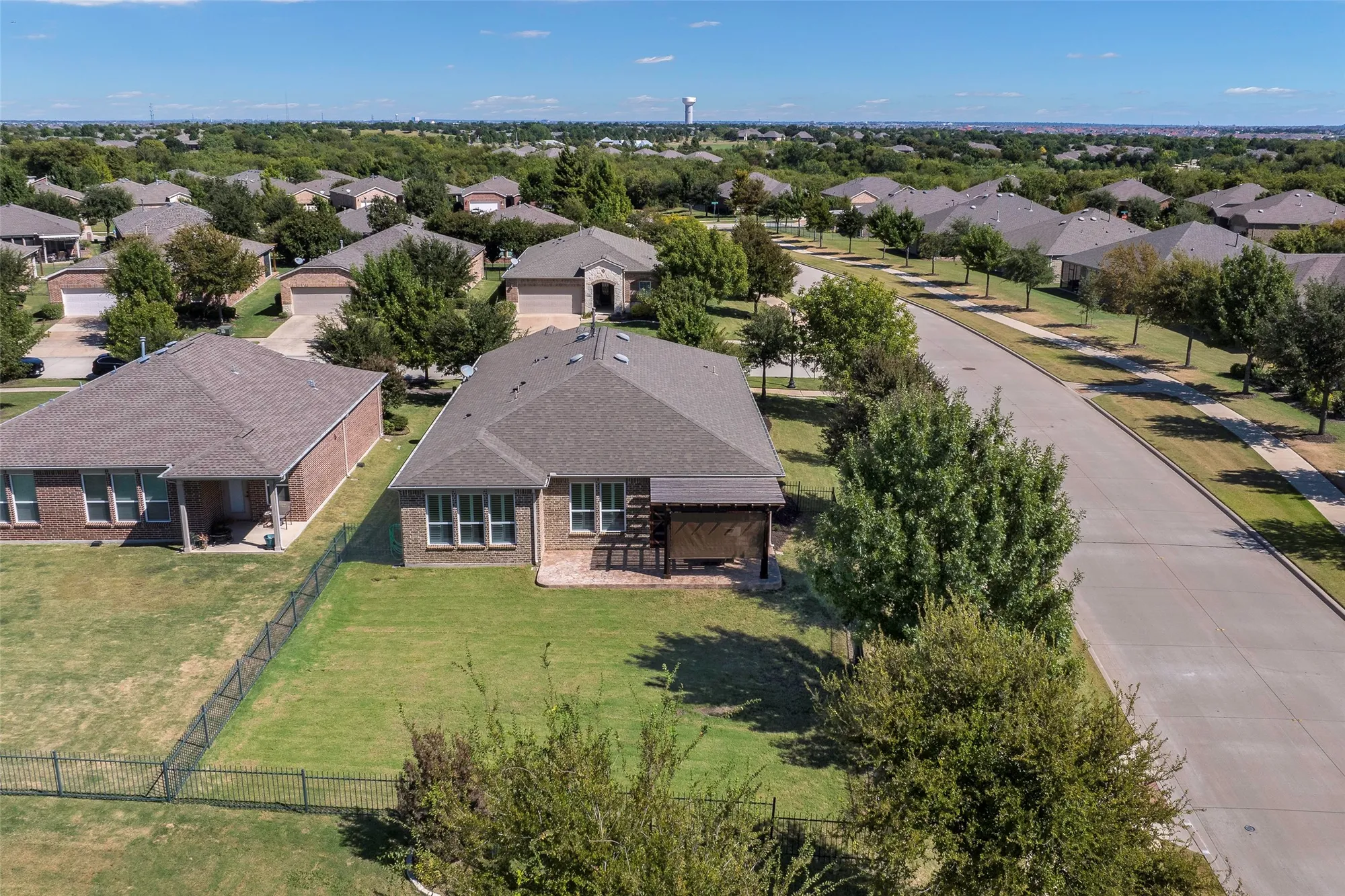 Property Slideshow image 26 of 40 | 6807 deacon dr, Frisco, TX, 75036