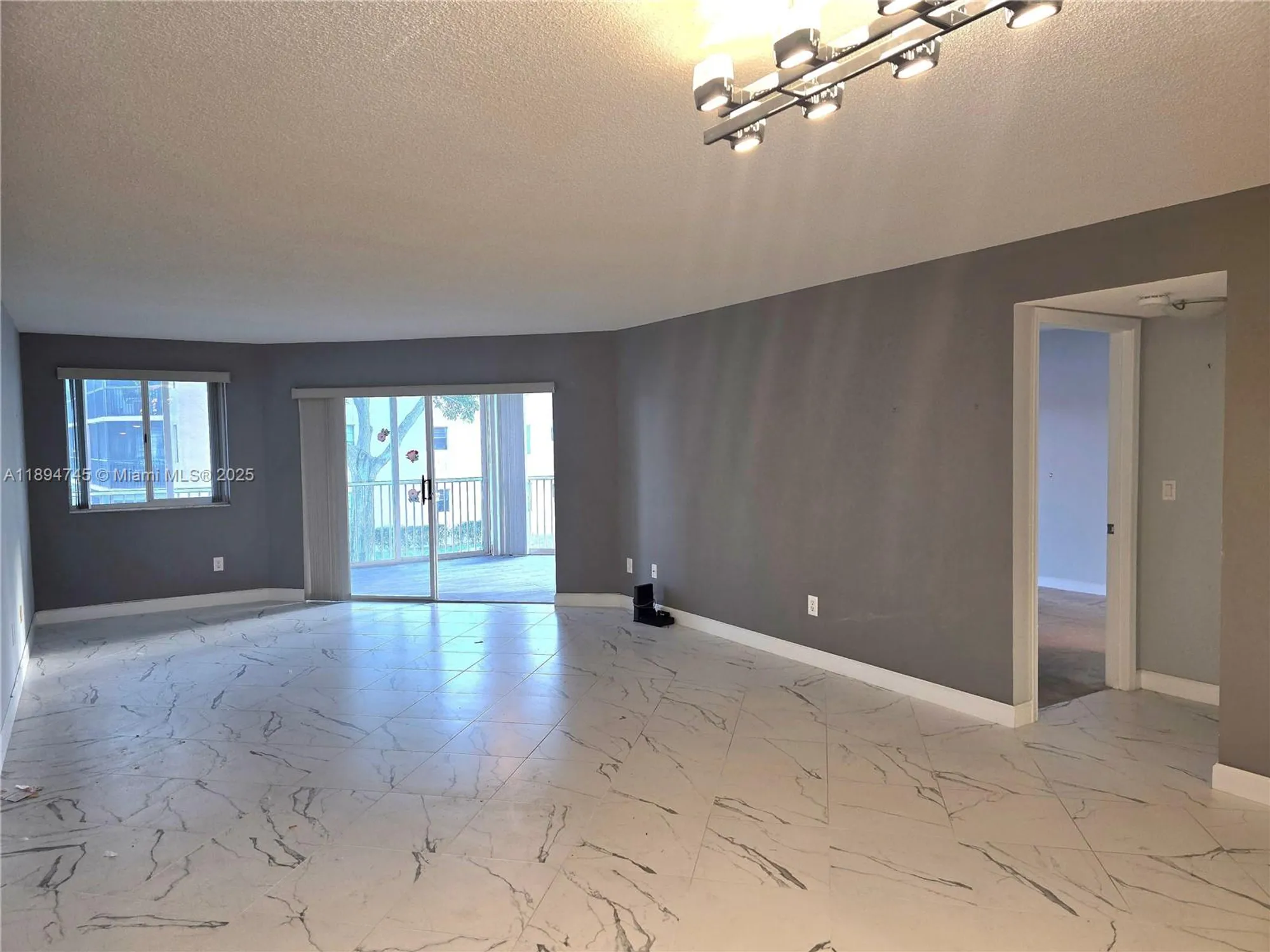 Property Slideshow image 6 of 30 | 7440 granville dr 213, Tamarac, FL, 33321