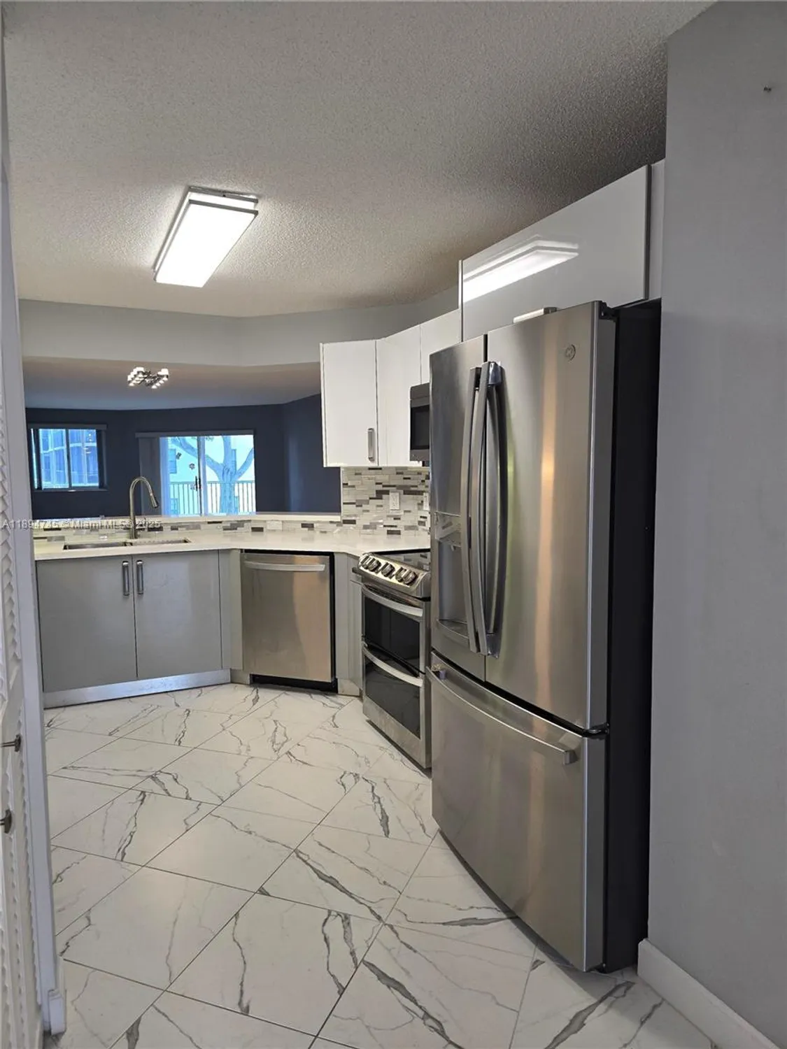 Property Slideshow image 9 of 30 | 7440 granville dr 213, Tamarac, FL, 33321