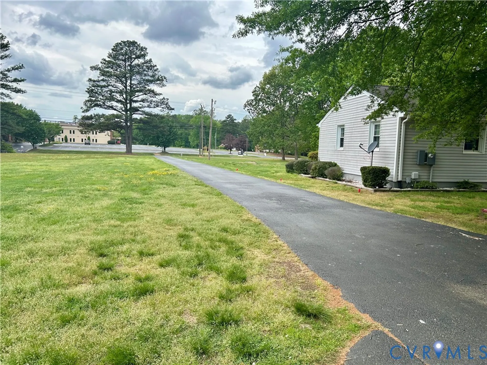 Property Slideshow image 4 of 5 | 8054 shady grove rd, Mechanicsville, VA, 23111