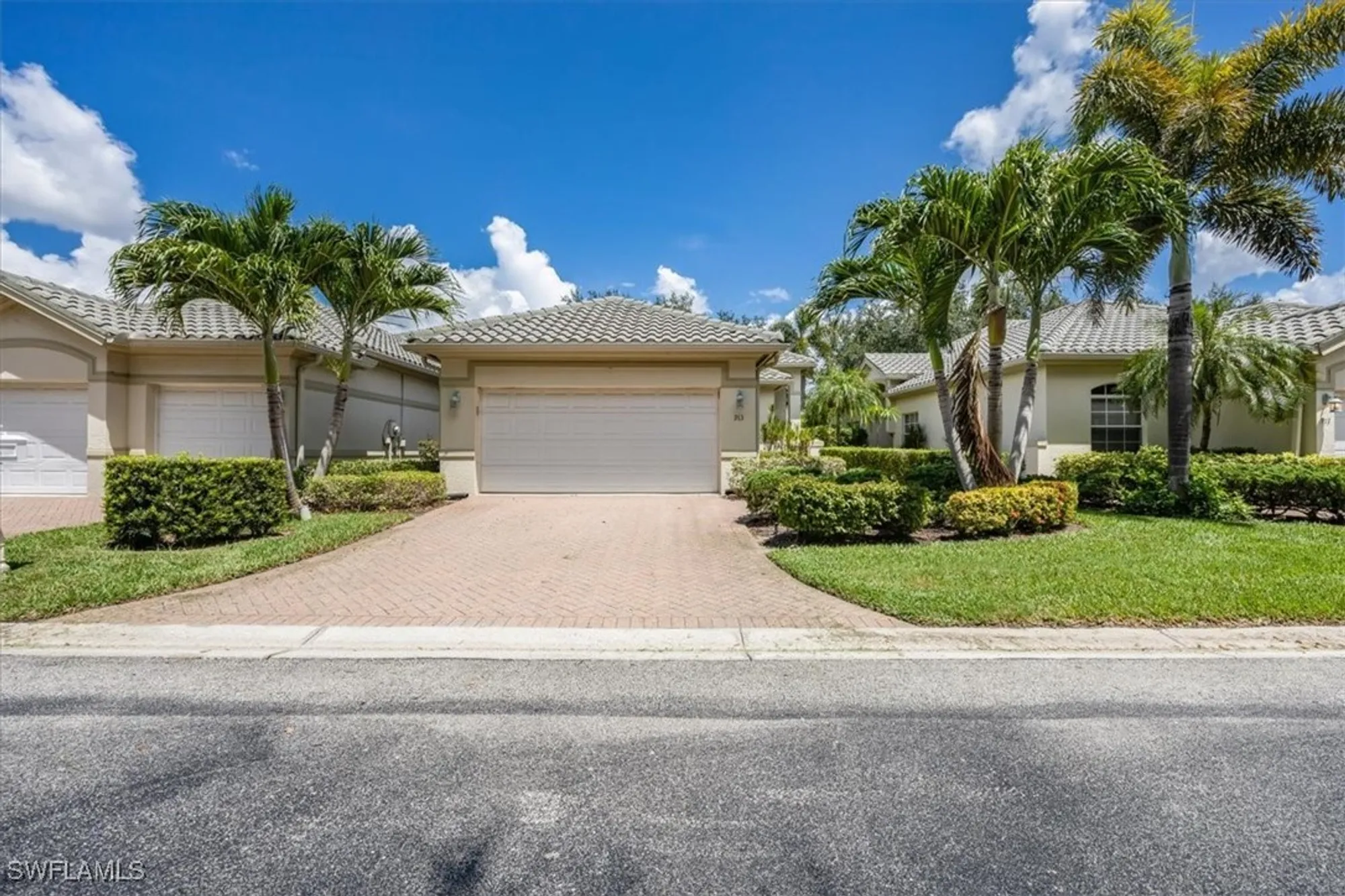 Property Slideshow image 1 of 24 | 913 vistana cir # 7, Naples, FL, 34119