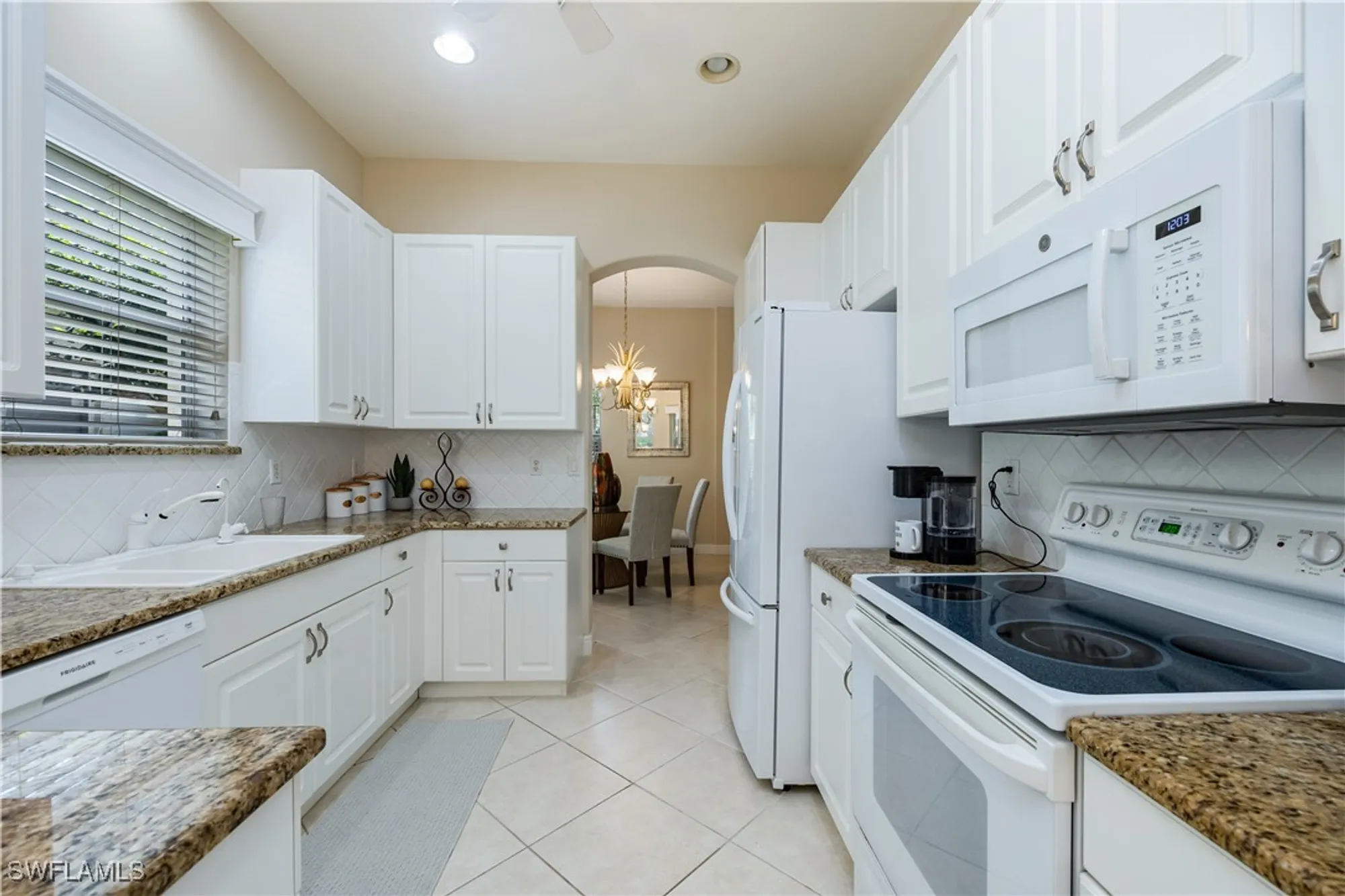 Property Slideshow image 8 of 24 | 913 vistana cir # 7, Naples, FL, 34119