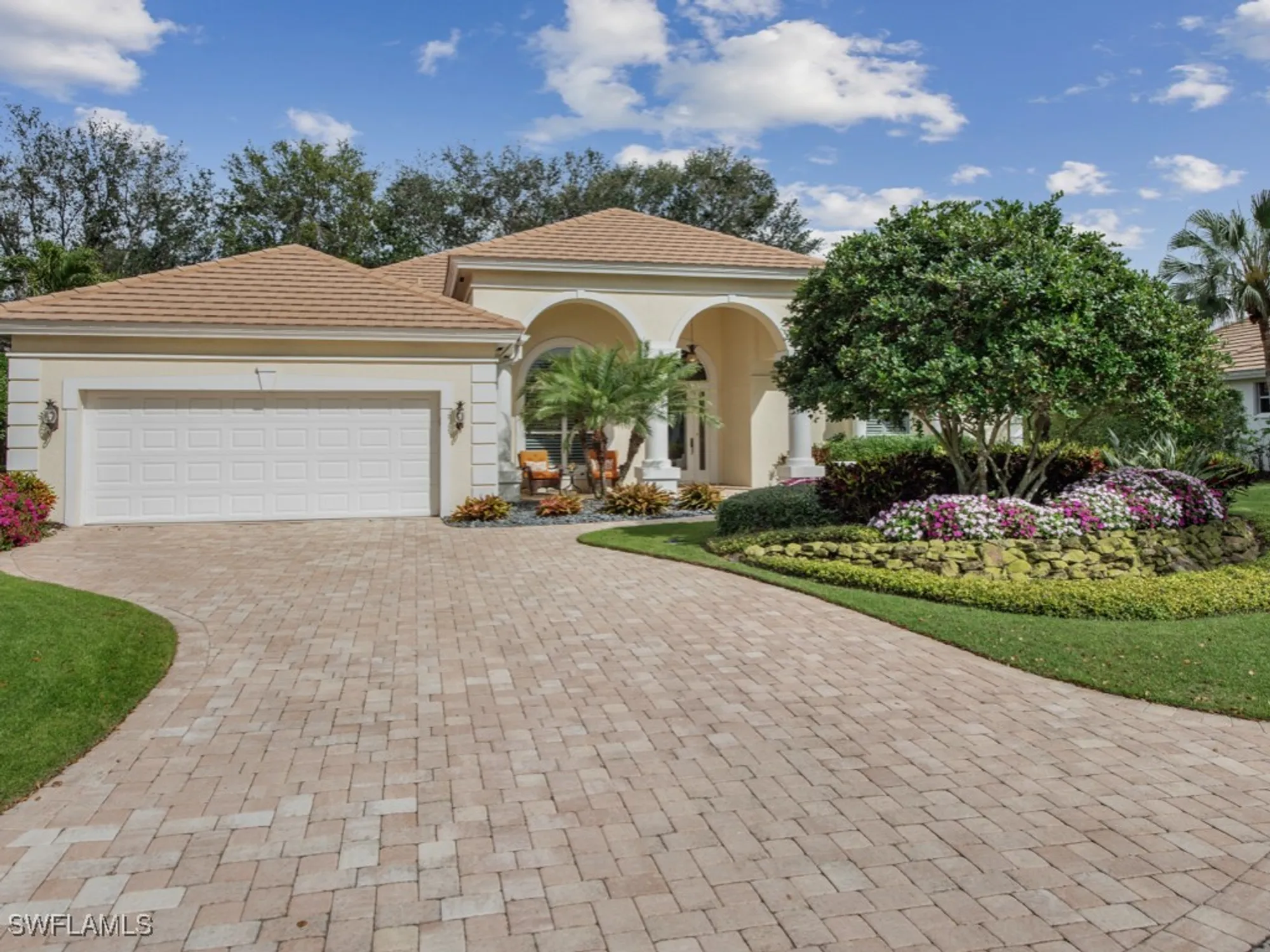 Property Slideshow image 1 of 50 | 762 lynnmore ln, Naples, FL, 34108