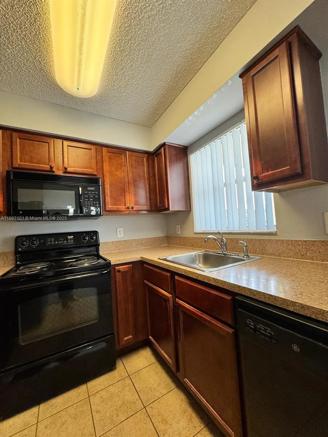 Property Slideshow image 11 of 37 | 7610 westwood dr 122, Tamarac, FL, 33321