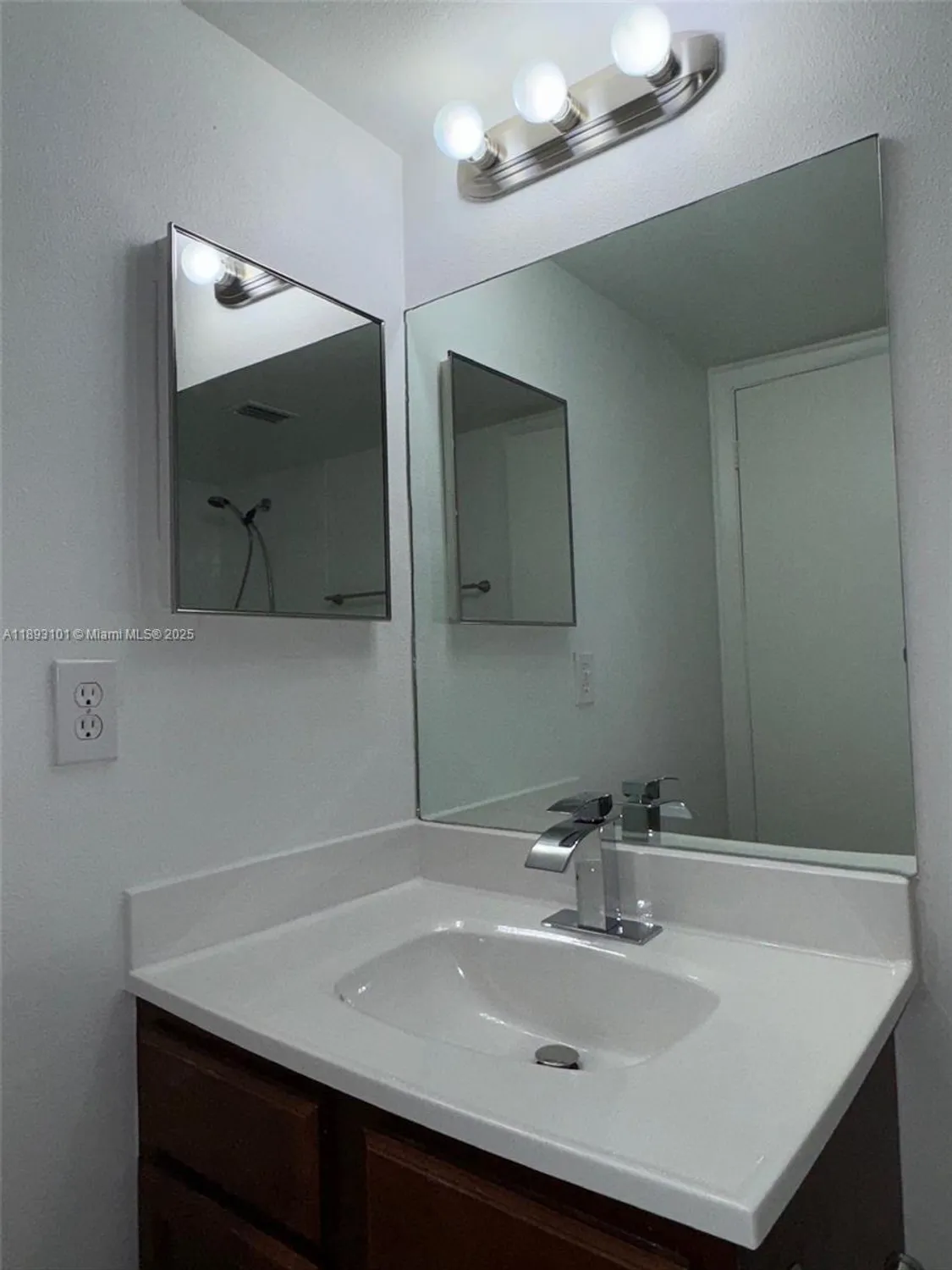 Property Slideshow image 24 of 37 | 7610 westwood dr 122, Tamarac, FL, 33321