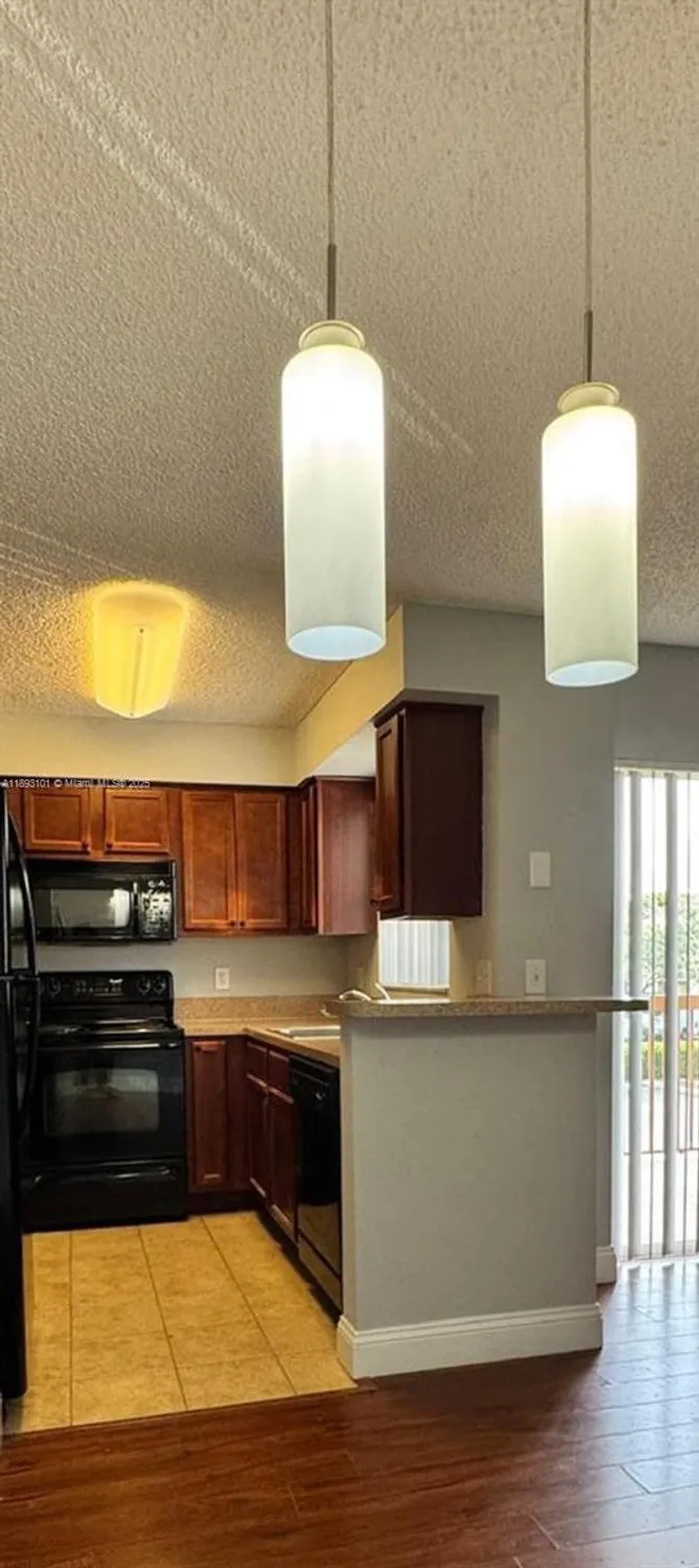 Property Slideshow image 9 of 37 | 7610 westwood dr 122, Tamarac, FL, 33321