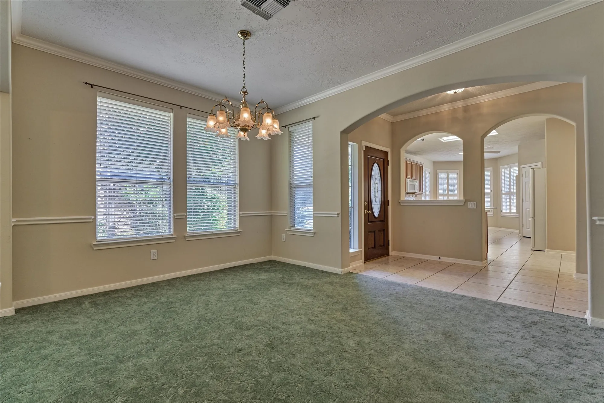 Property Slideshow image 14 of 31 | 175 w lilac ridge pl, The Woodlands, TX, 77384