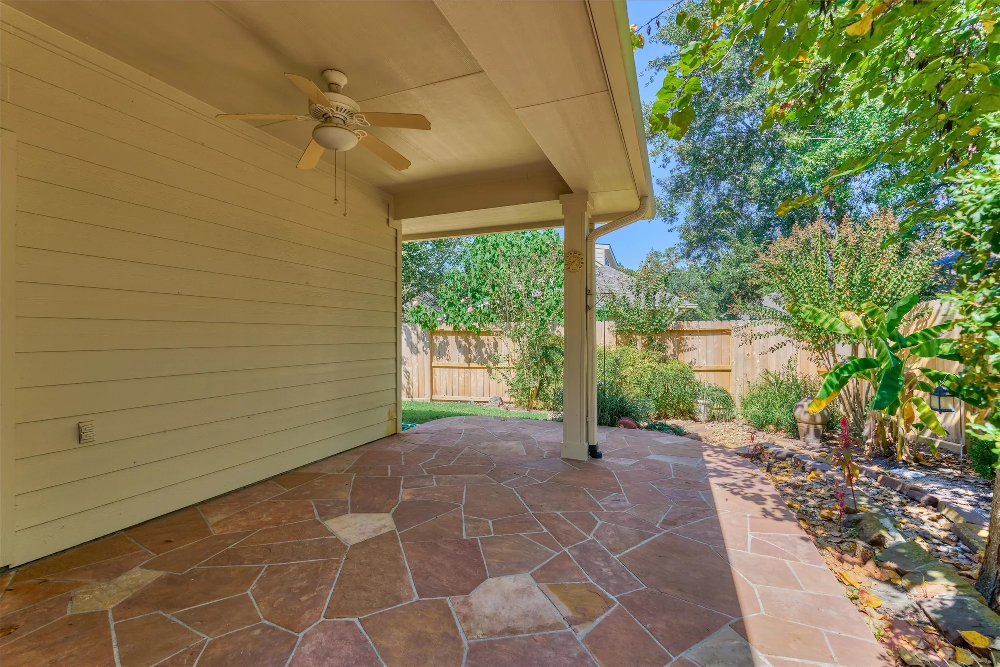 Property Slideshow image 29 of 31 | 175 w lilac ridge pl, The Woodlands, TX, 77384