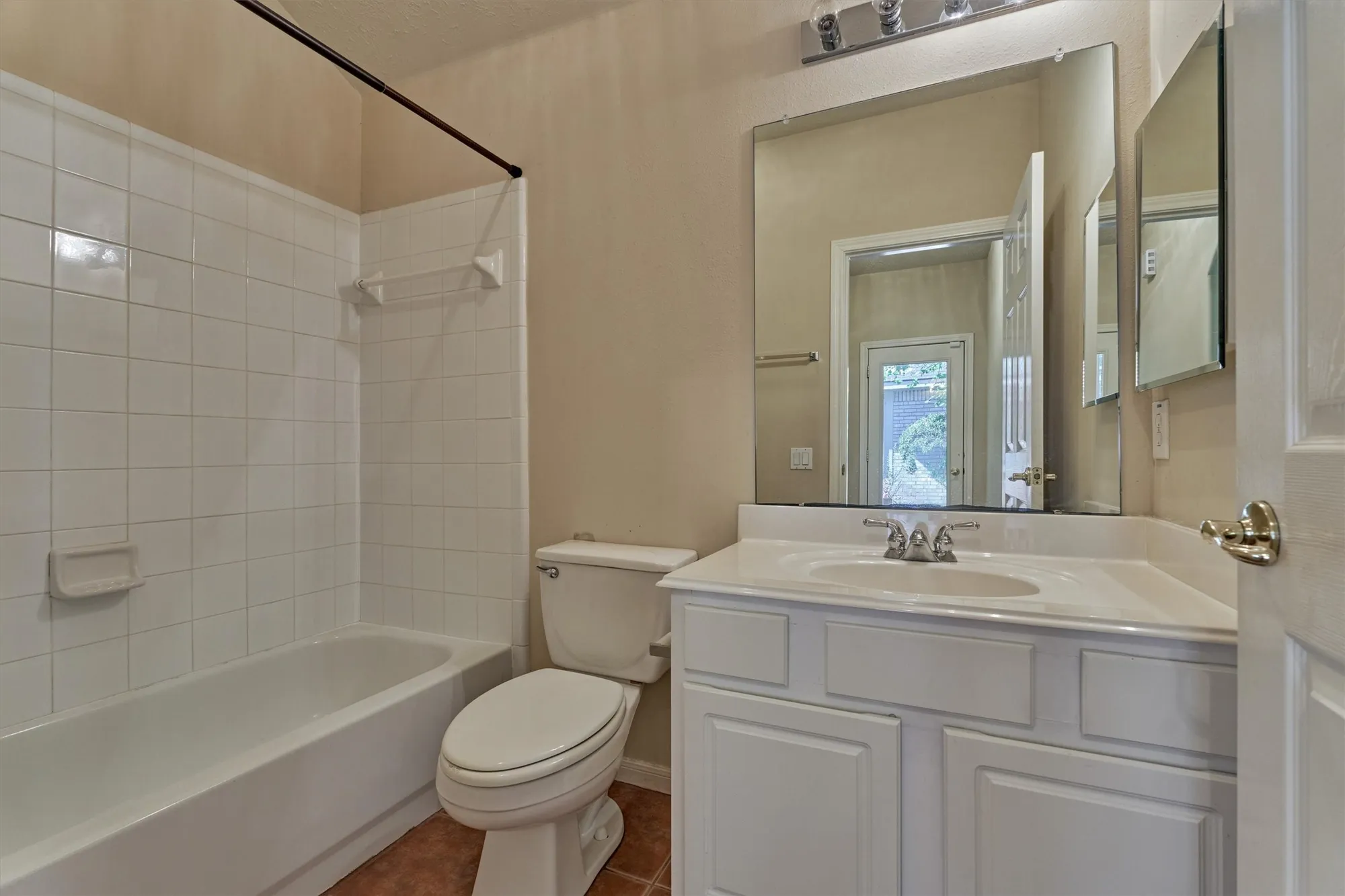 Property Slideshow image 22 of 31 | 175 w lilac ridge pl, The Woodlands, TX, 77384