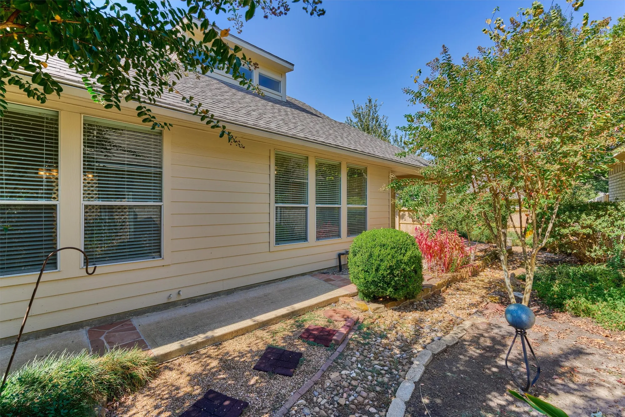 Property Slideshow image 31 of 31 | 175 w lilac ridge pl, The Woodlands, TX, 77384