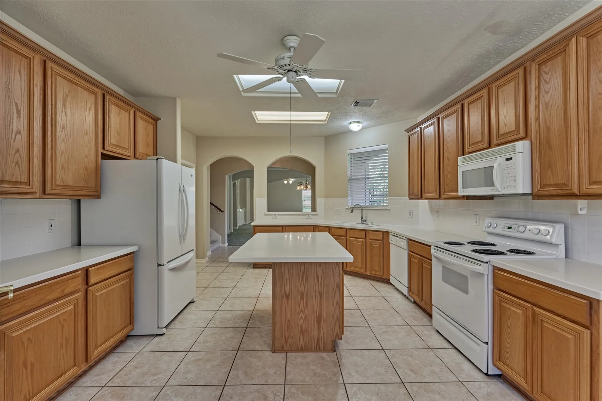 Property Slideshow image 4 of 31 | 175 w lilac ridge pl, The Woodlands, TX, 77384
